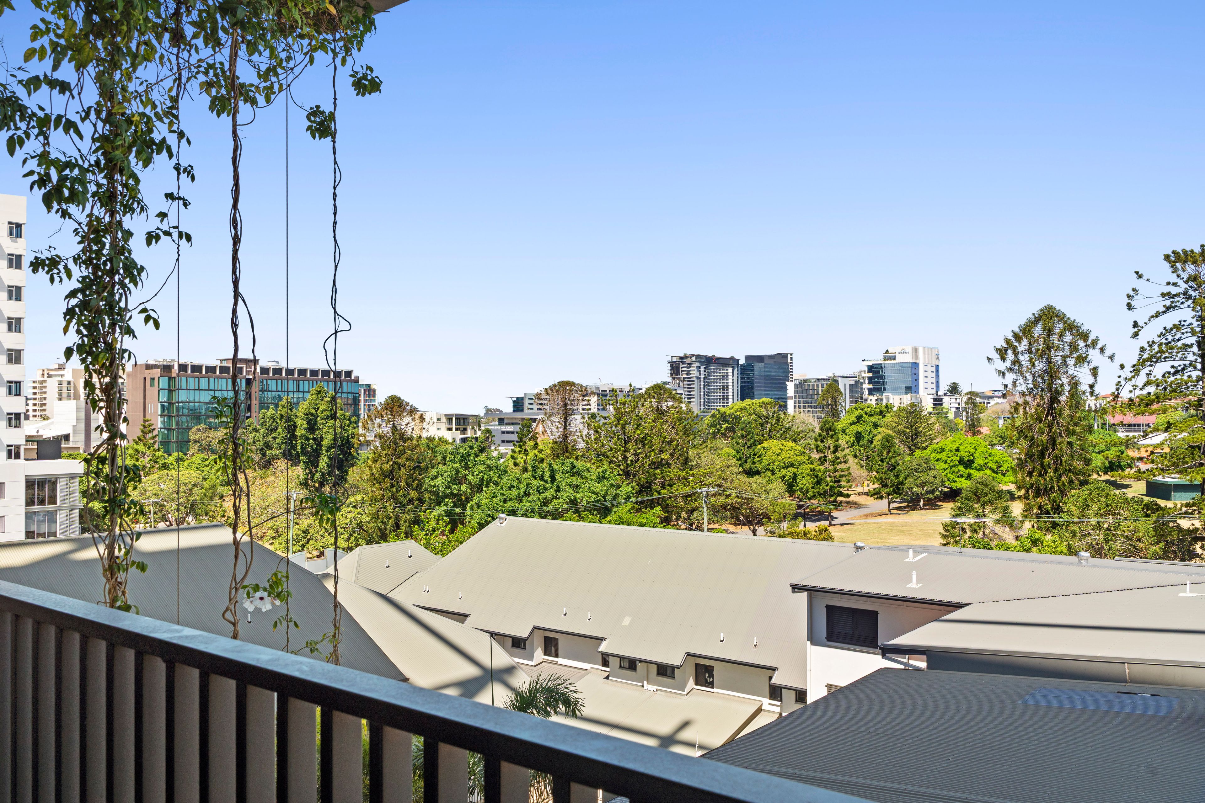 301/20 Edmondstone Street — photo 10 of 30