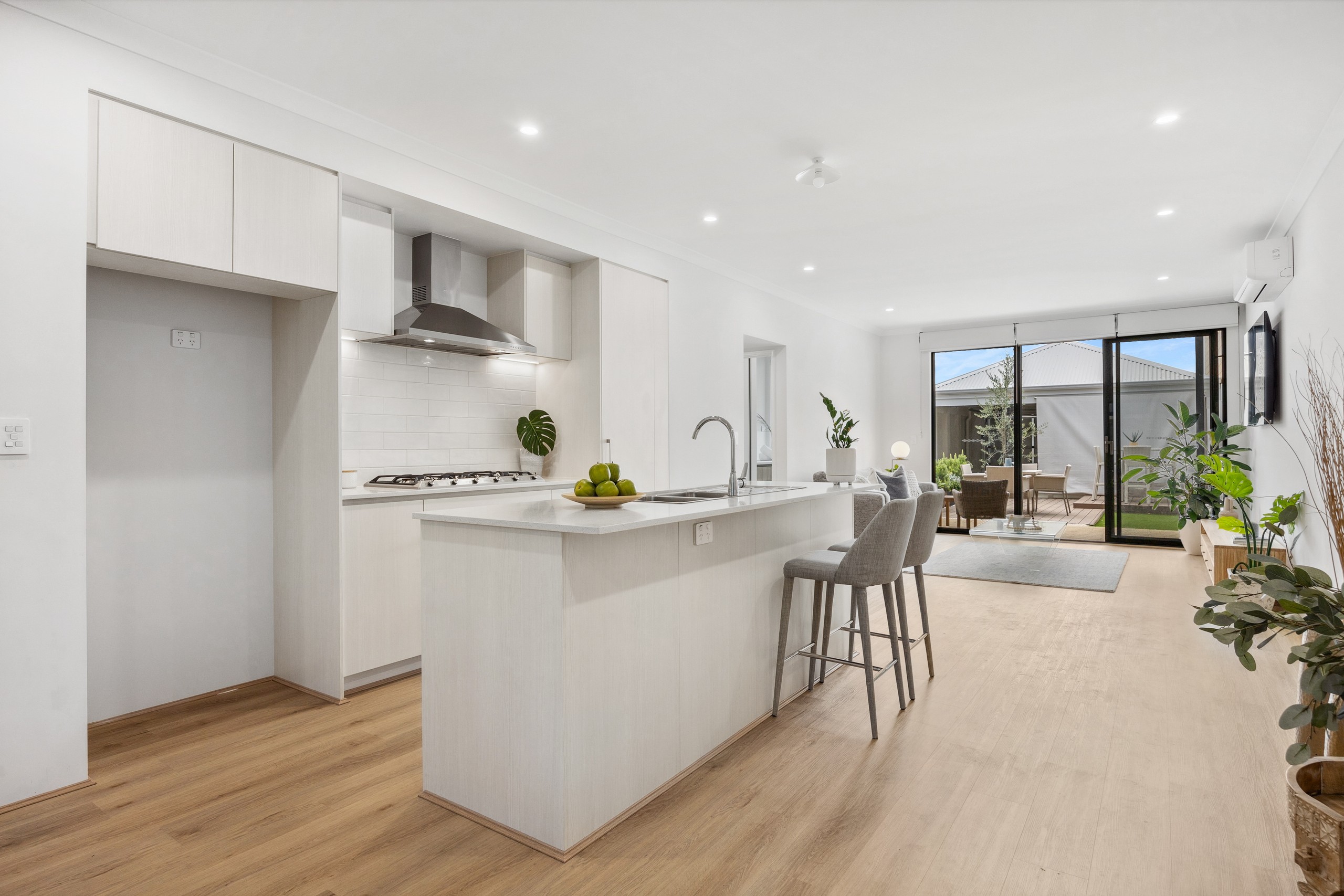 12 Riviera Lane, North Coogee, WA 6163