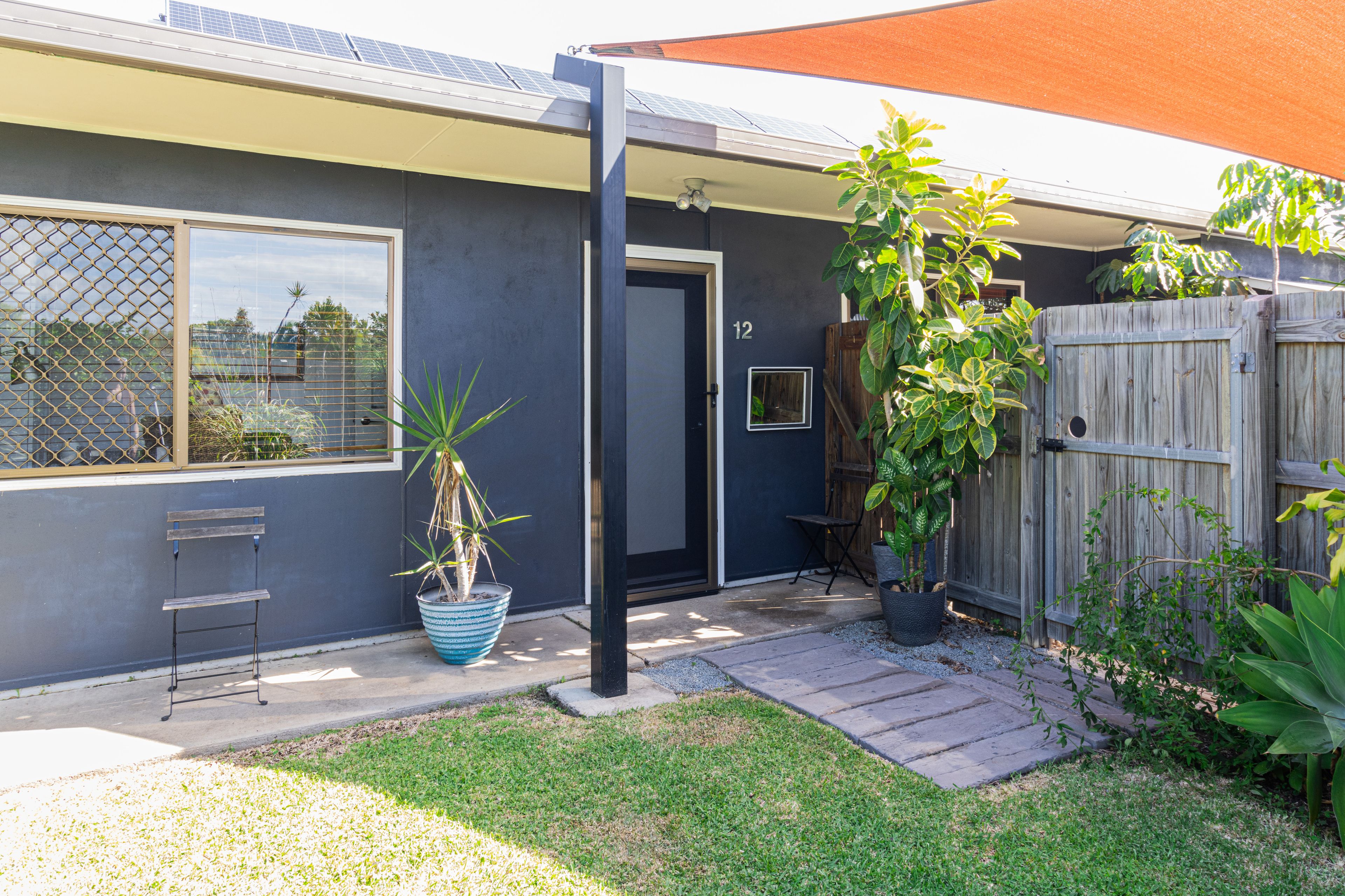 12 Cliveden Avenue, Point Vernon, QLD 4655