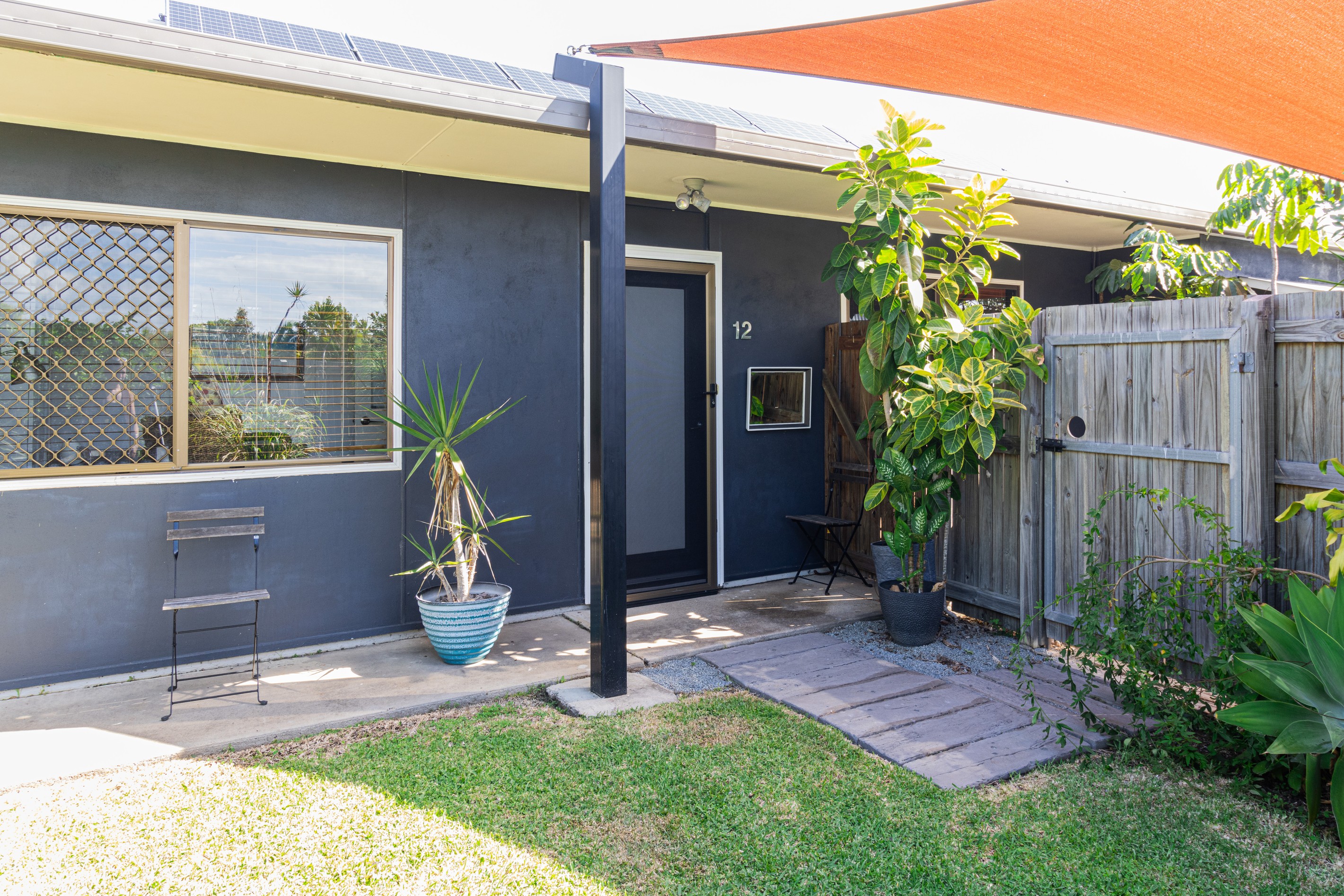 12 Cliveden Avenue, Point Vernon, QLD 4655