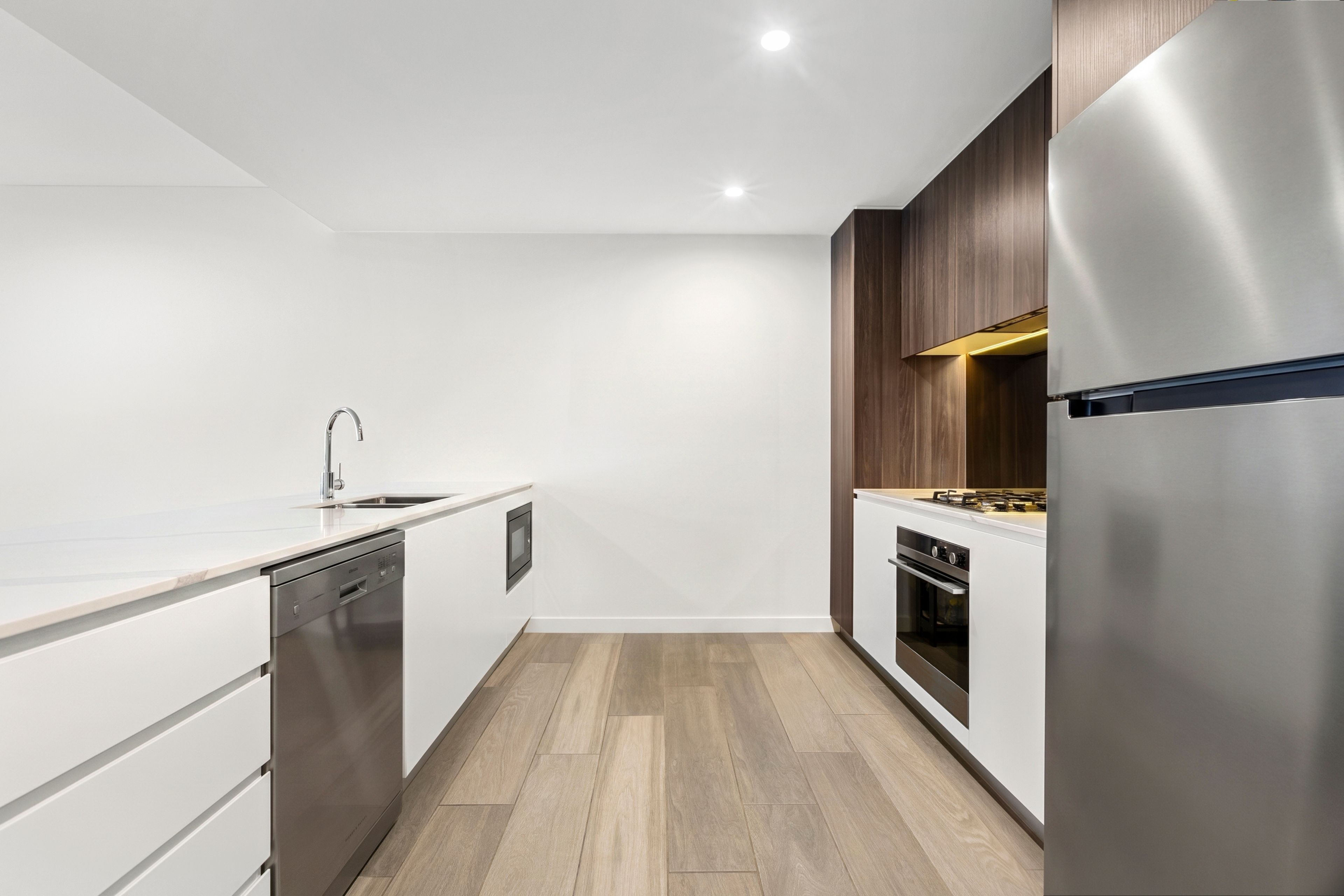 105/14A Isla Street — photo 3 of 12