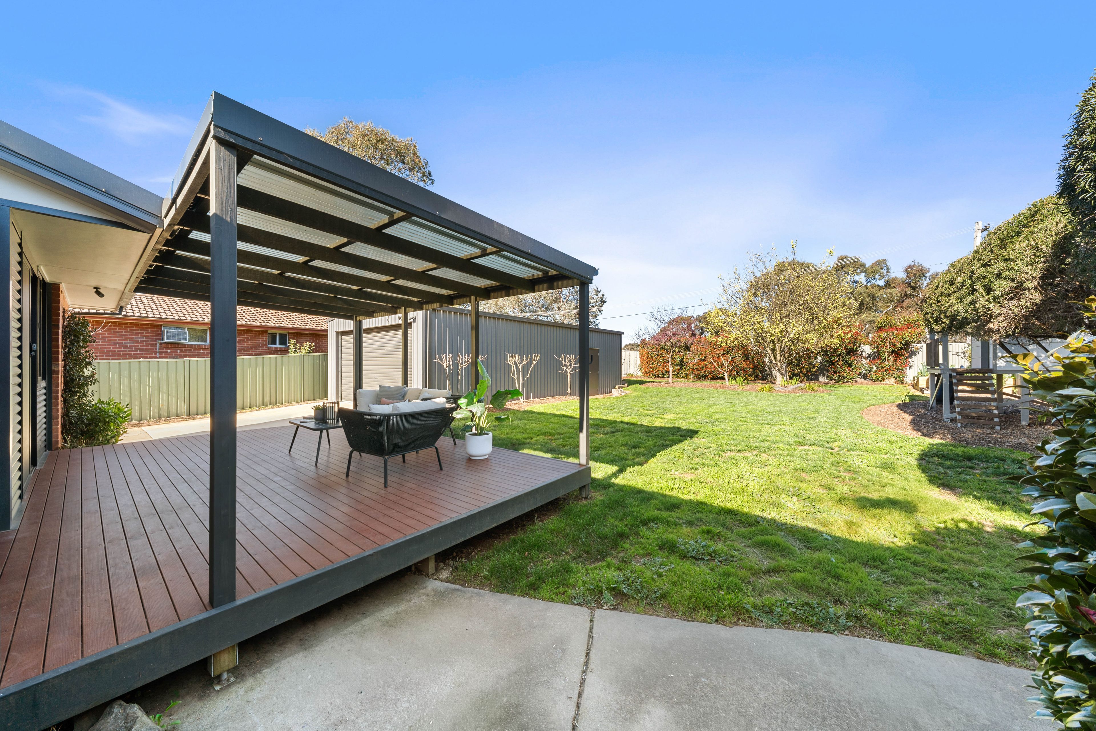 18 Stretton Crescent — photo 17 of 20