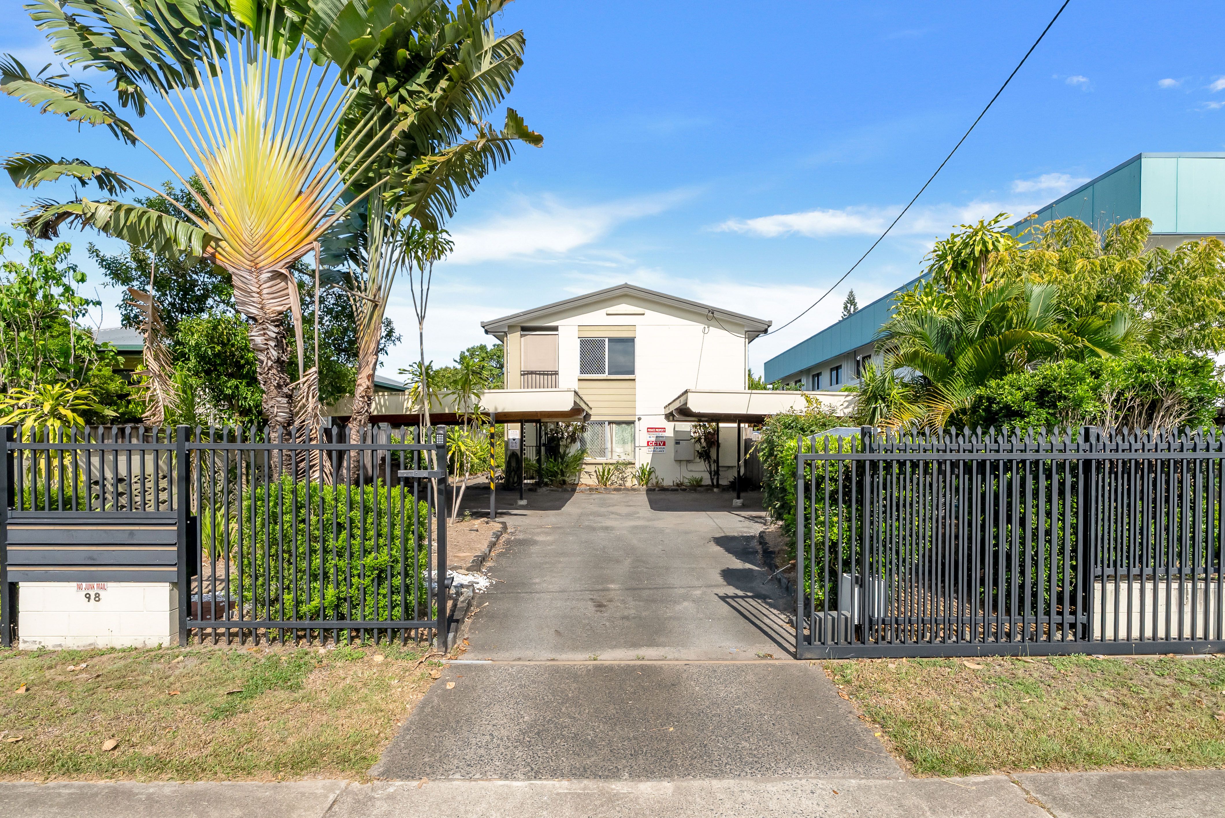 98 Pease Street, Manoora QLD 4870