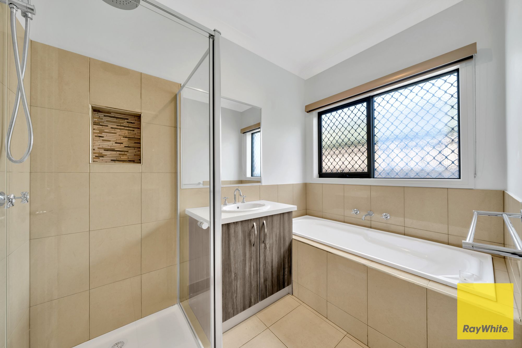 12 Mckenzie Crescent — photo 10 of 26