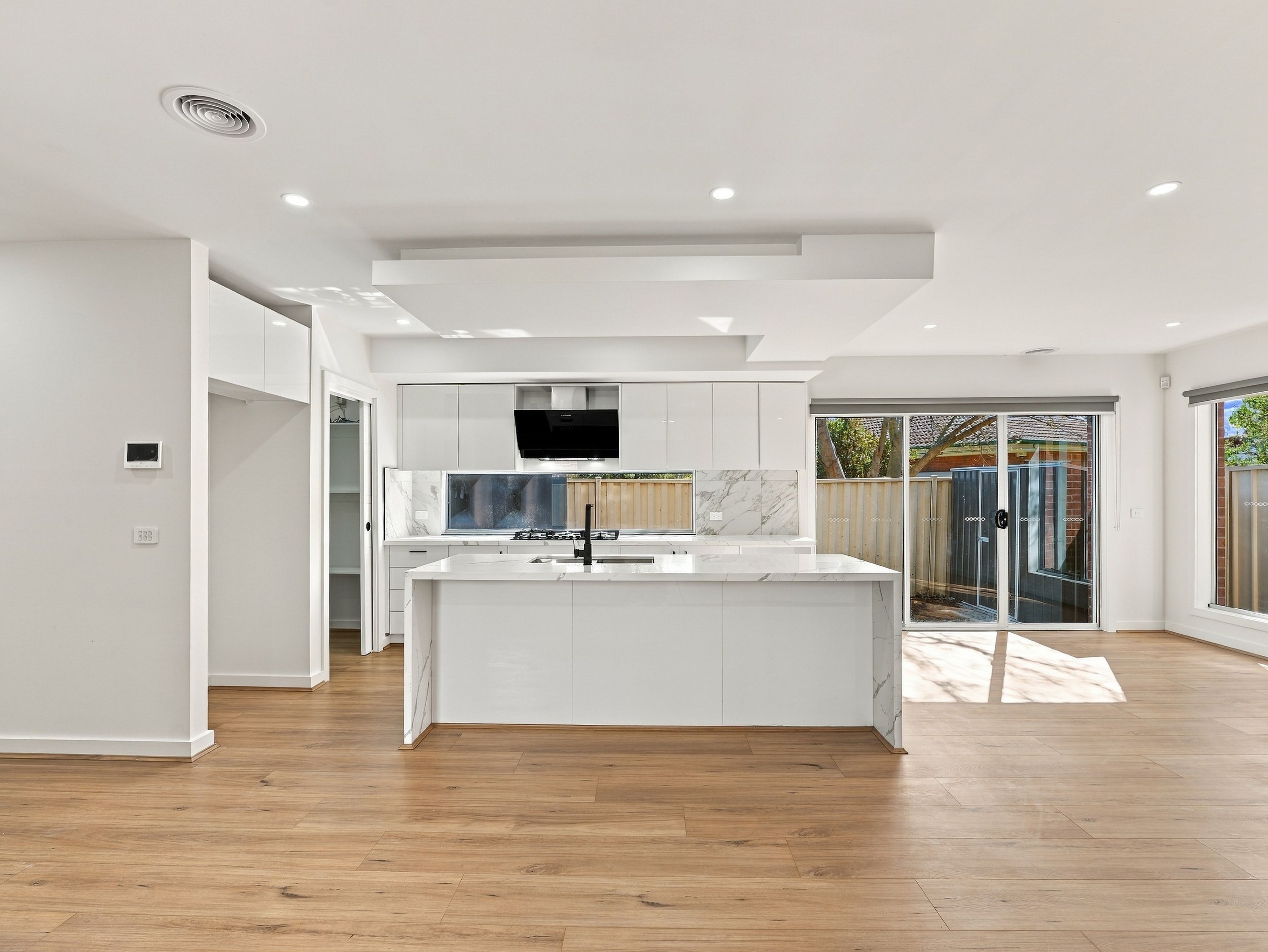 2/10 Davern Court — photo 4 of 25