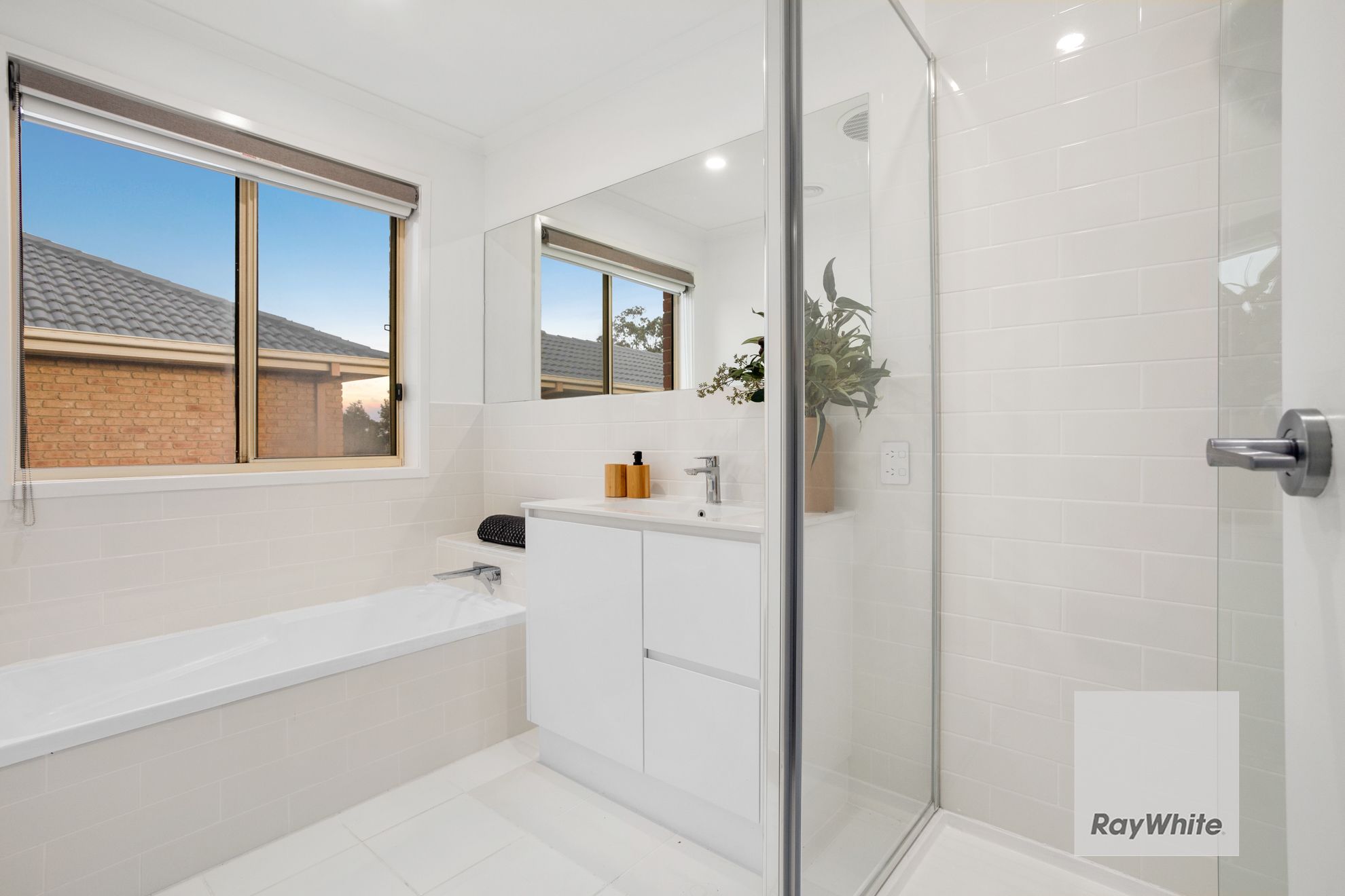 27 Tussock Crescent — photo 10 of 20
