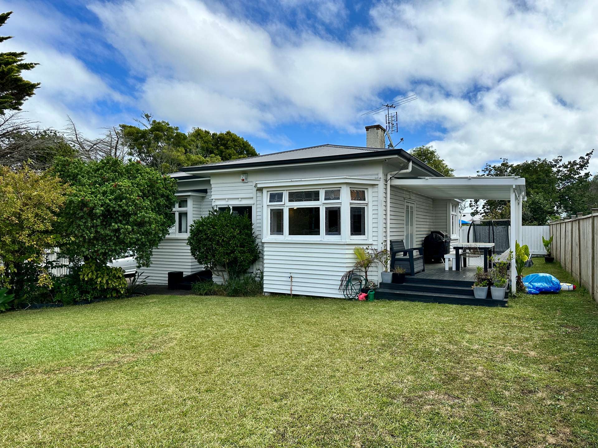 275 Mount Albert Road photo 0