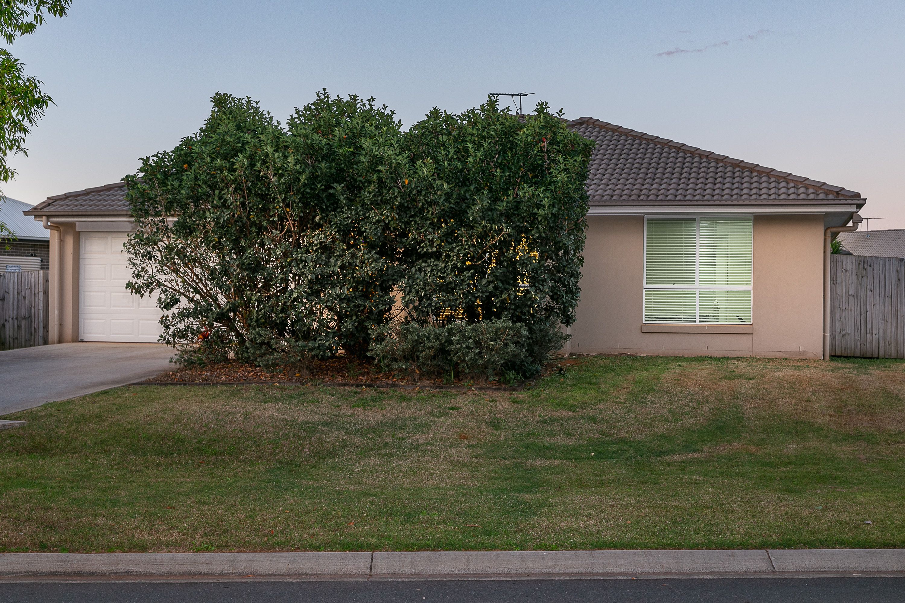 37 Bankswood Drive, Redland Bay, QLD 4165