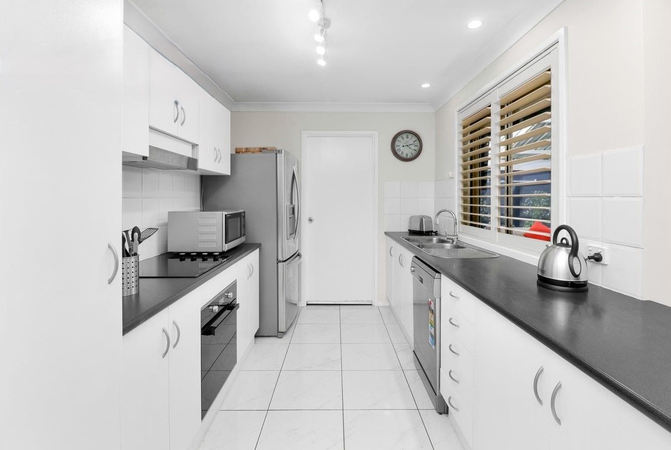 6 Tarawa Road, Lethbridge Park, NSW 2770