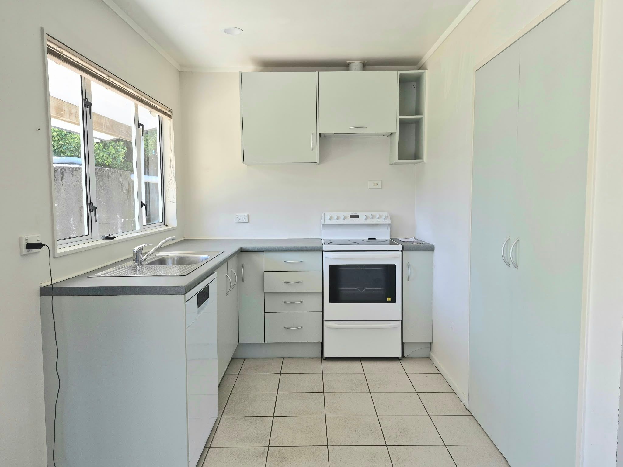 Kiwi Dream in Original Beachlands 5