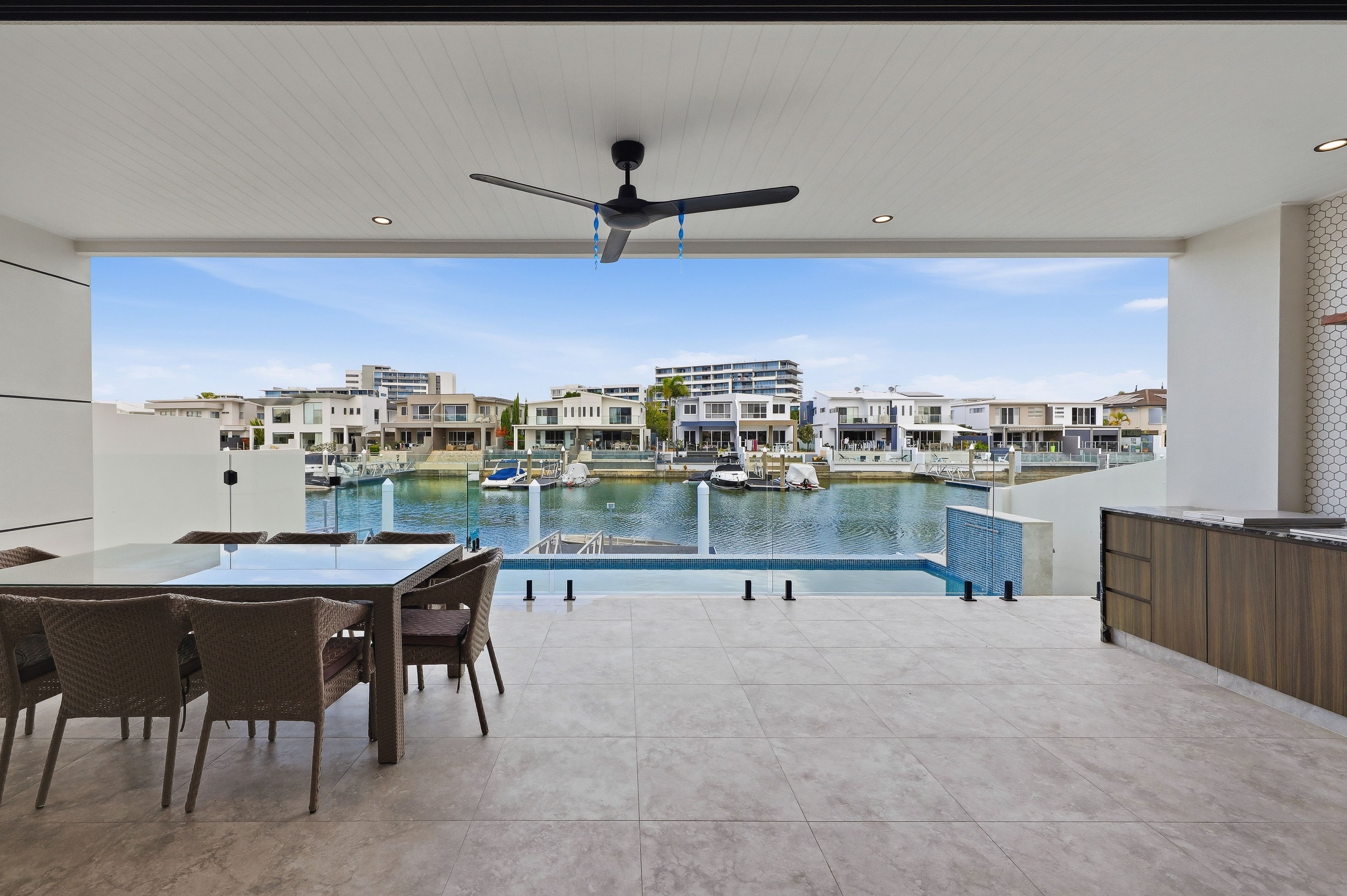 2/10 Middle Quay Drive — photo 4 of 30