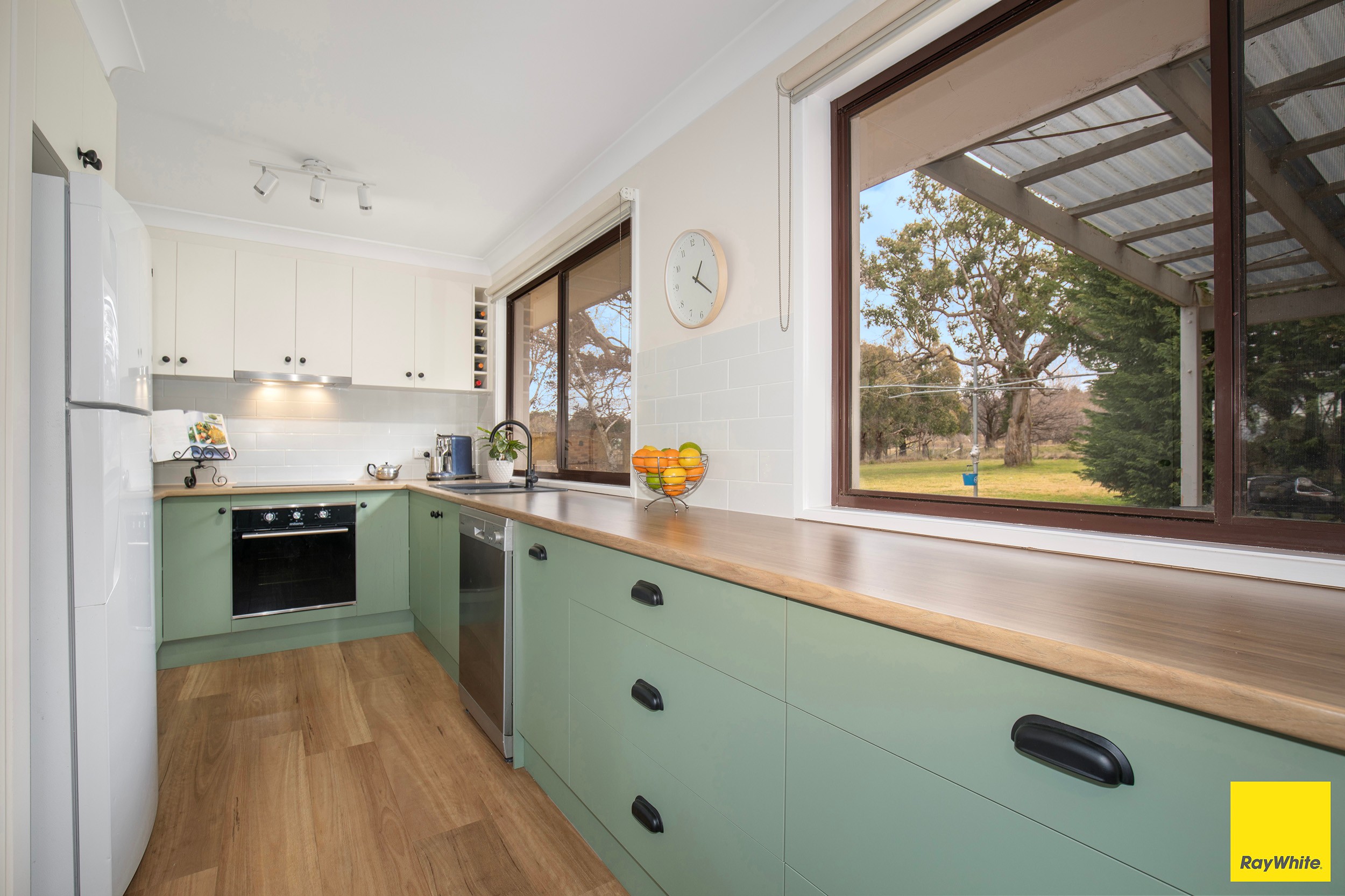 "LANGSVIEW" 47 Lawson Road, Armidale, NSW 2350