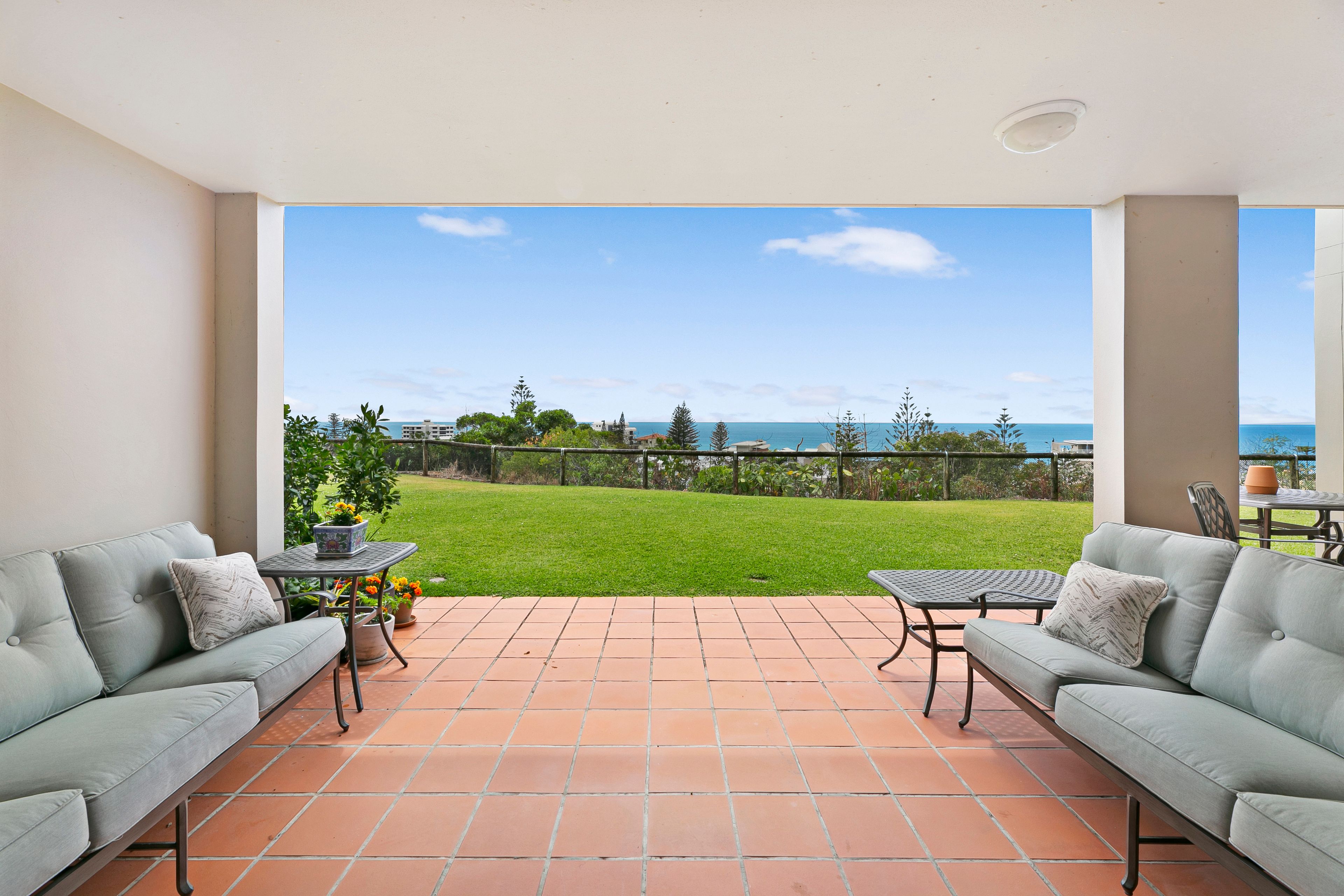 D2/1 Great Hall Drive, Miami, QLD 4220