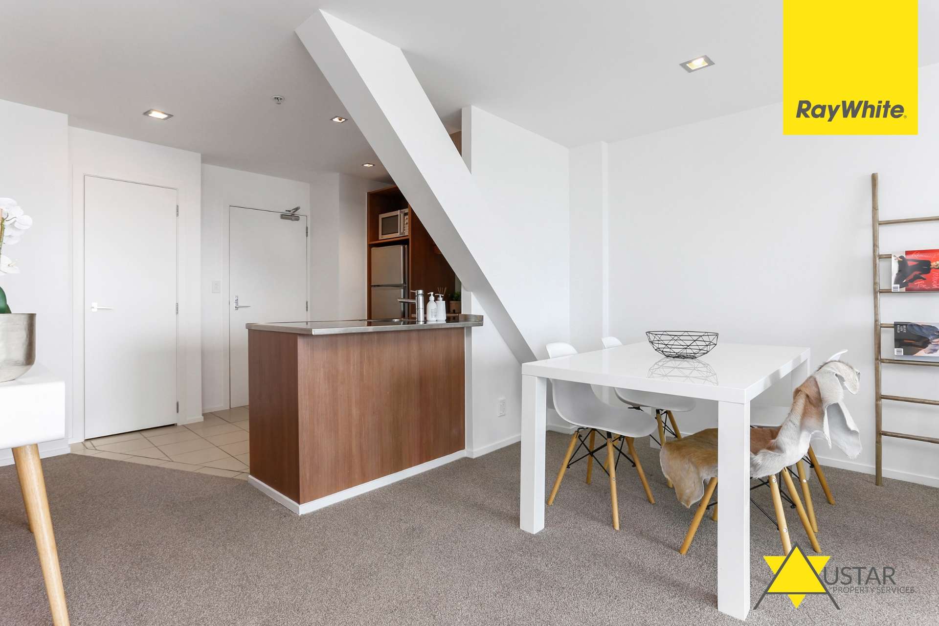 1004/85 Beach Road photo 6