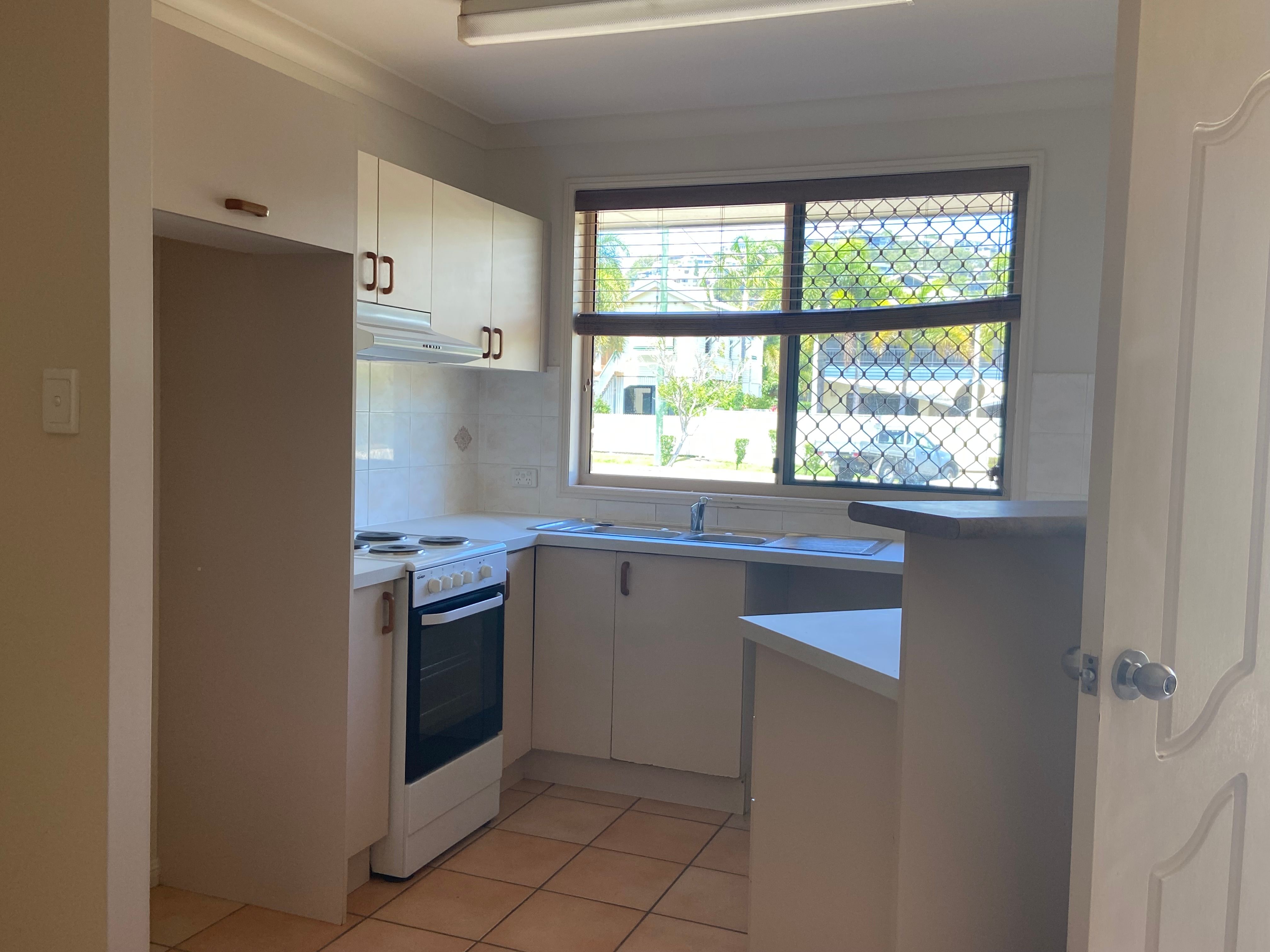 1/75 Cook Street, North Ward, QLD 4810