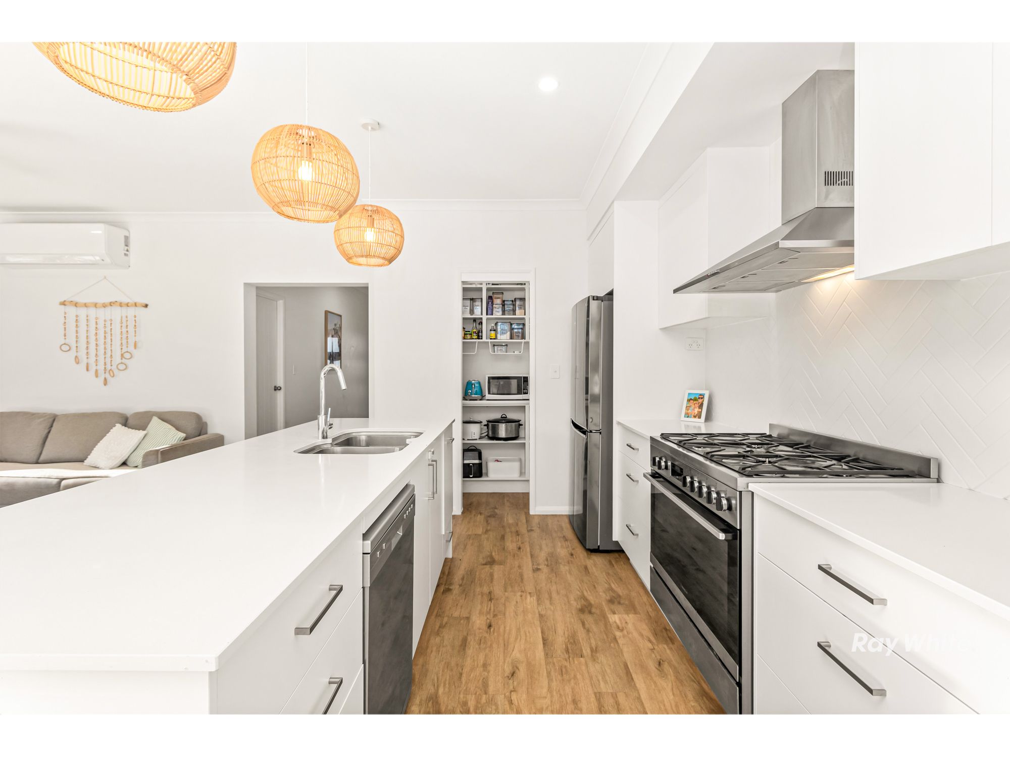 3 Swains Avenue, Pacific Heights, QLD 4703