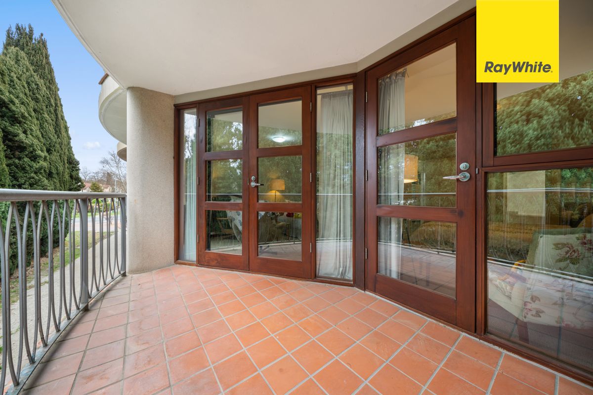 36/18 Captain Cook Crescent — photo 10 of 13