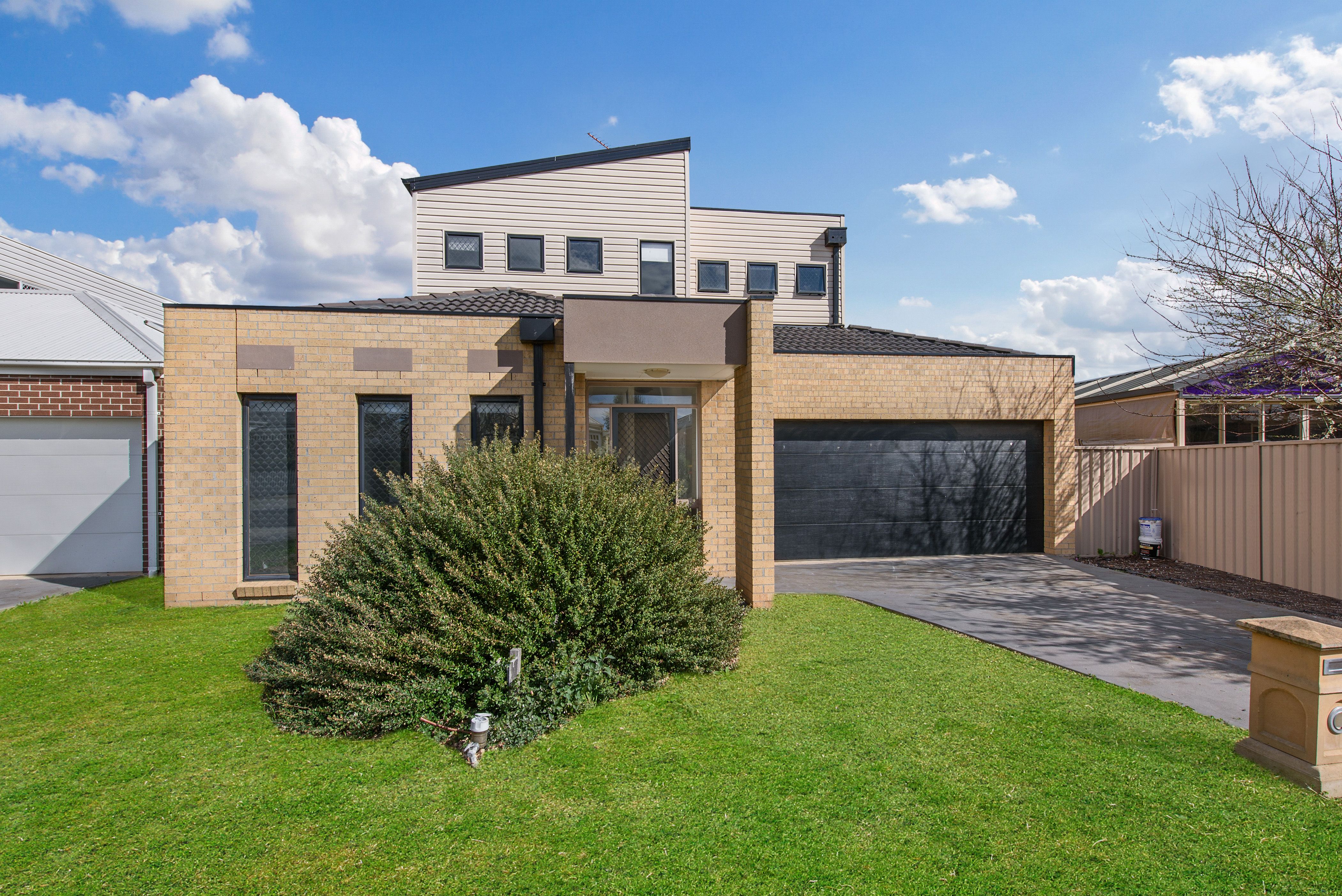 31 Mount Way, Caroline Springs VIC 3023