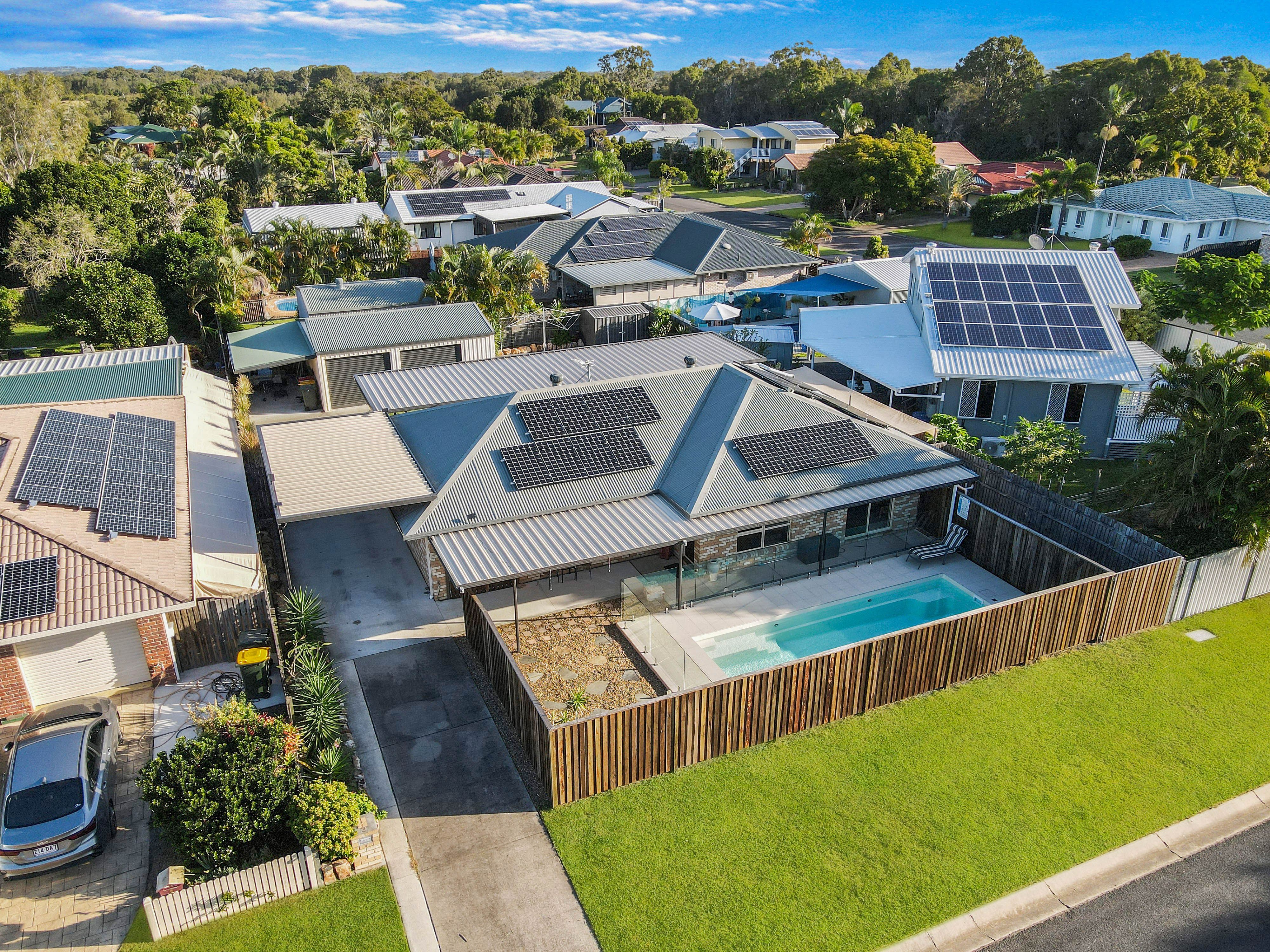 3 Sealink Drive, Point Vernon, QLD 4655