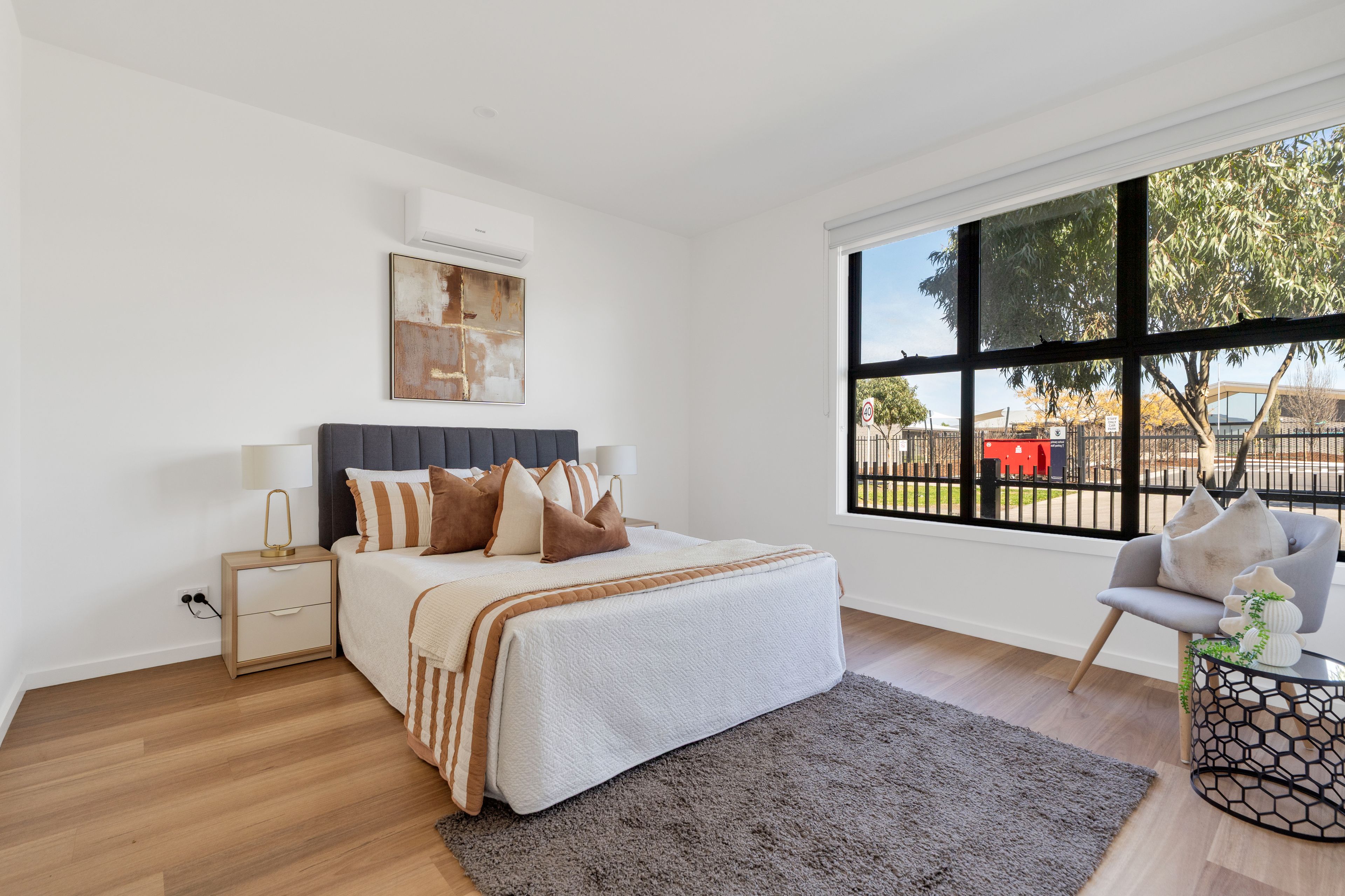 2/10 Mackillop Street — photo 2 of 14