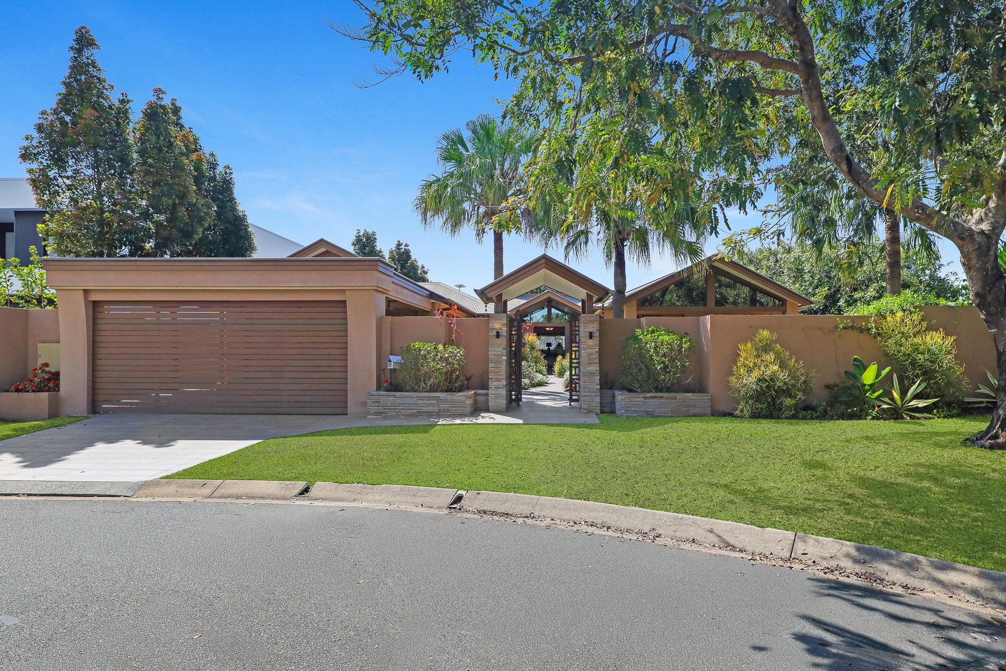 130 Edinburgh Road, Benowa, QLD 4217