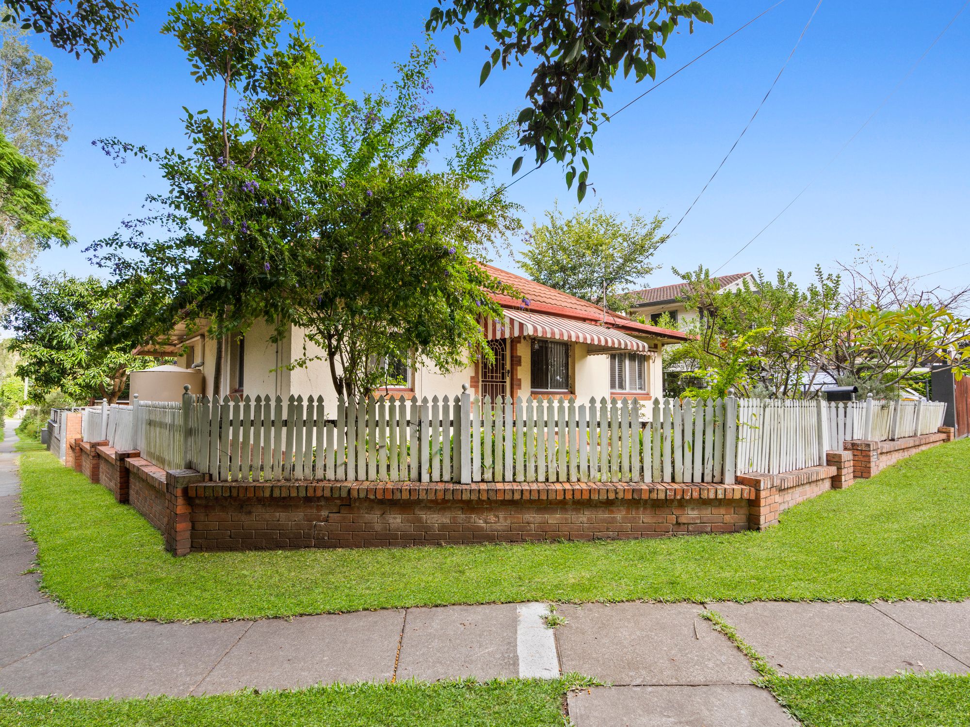 2 Brisbane Corso, Fairfield, QLD 4103