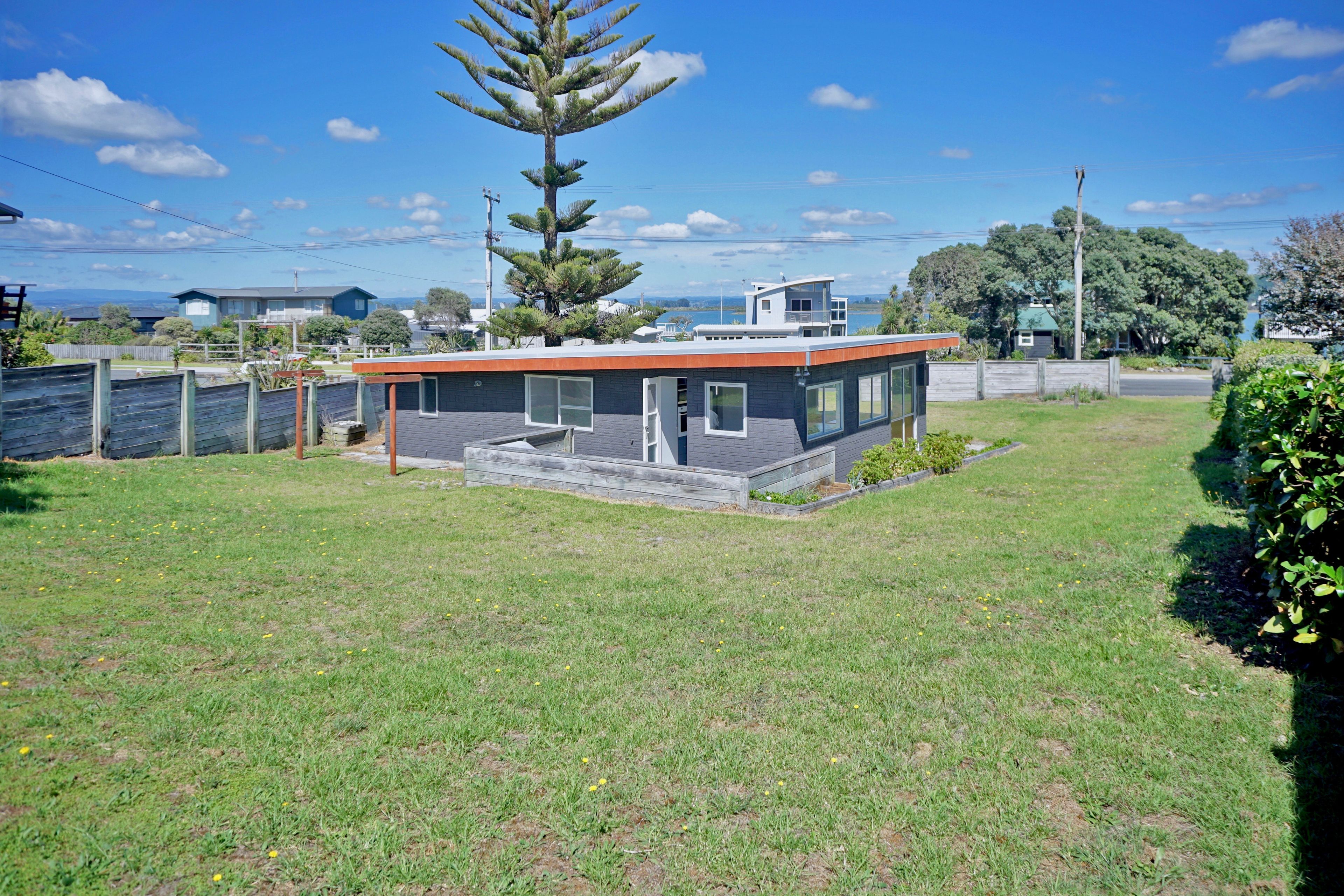 671 Pukehina Parade, Pukehina, Western Bay Of Plenty District