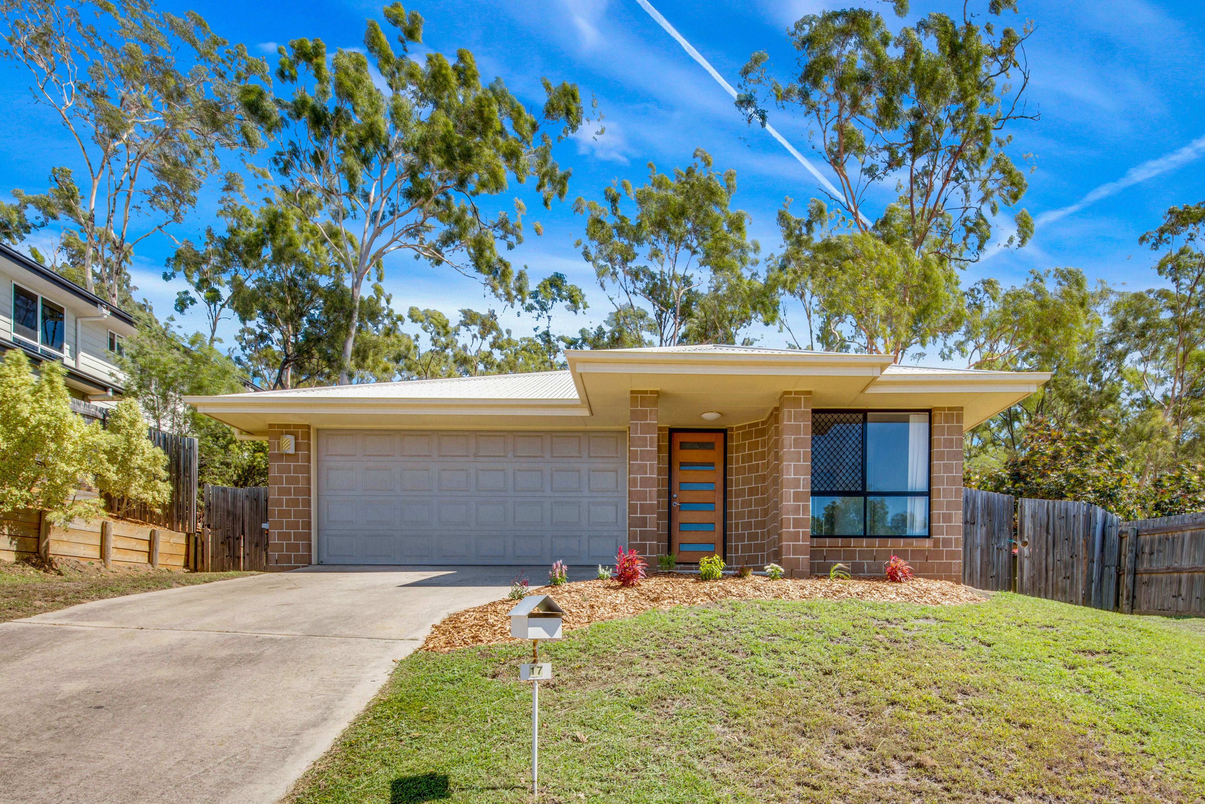 17 Deveney Drive, Kirkwood, QLD 4680