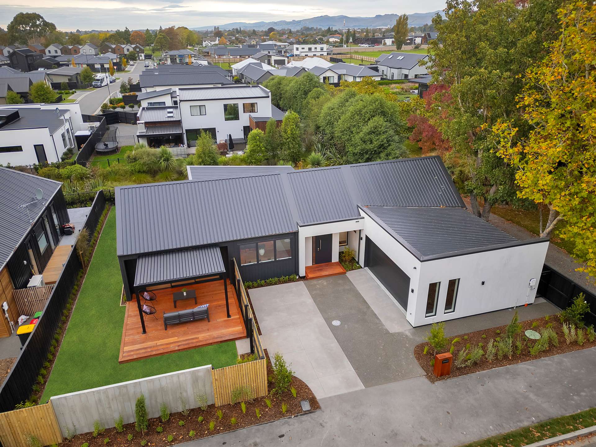 158 Gardiners Road photo 1