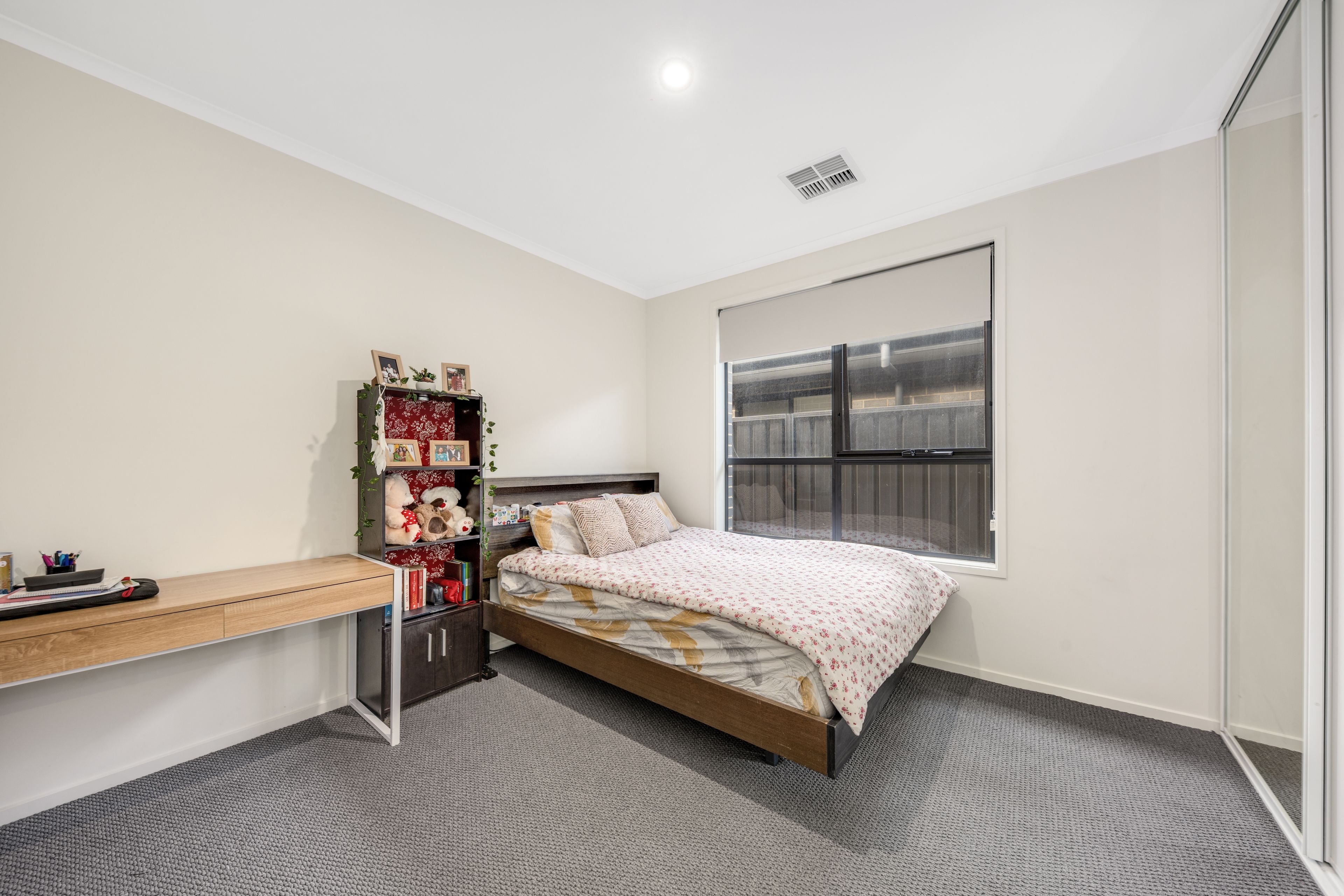 Sleek Modern Luxury — photo 15 of 23