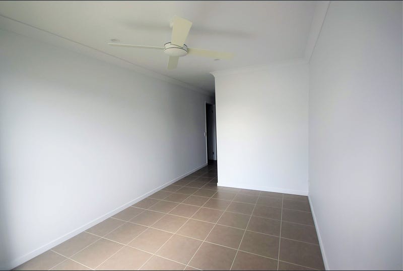 4 Chambers Ridge Boulevard, Park Ridge, QLD 4125