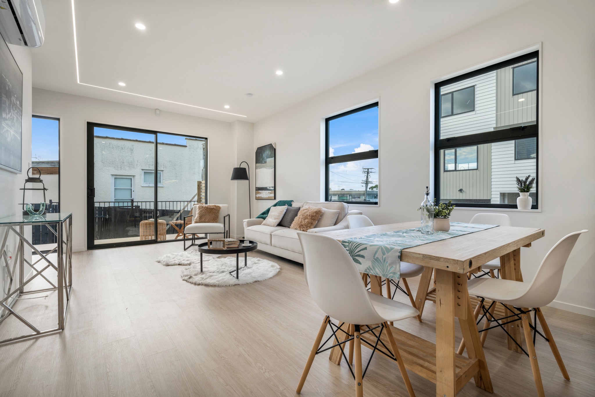 8/16 Binsted Road, New Lynn, Waitakere City