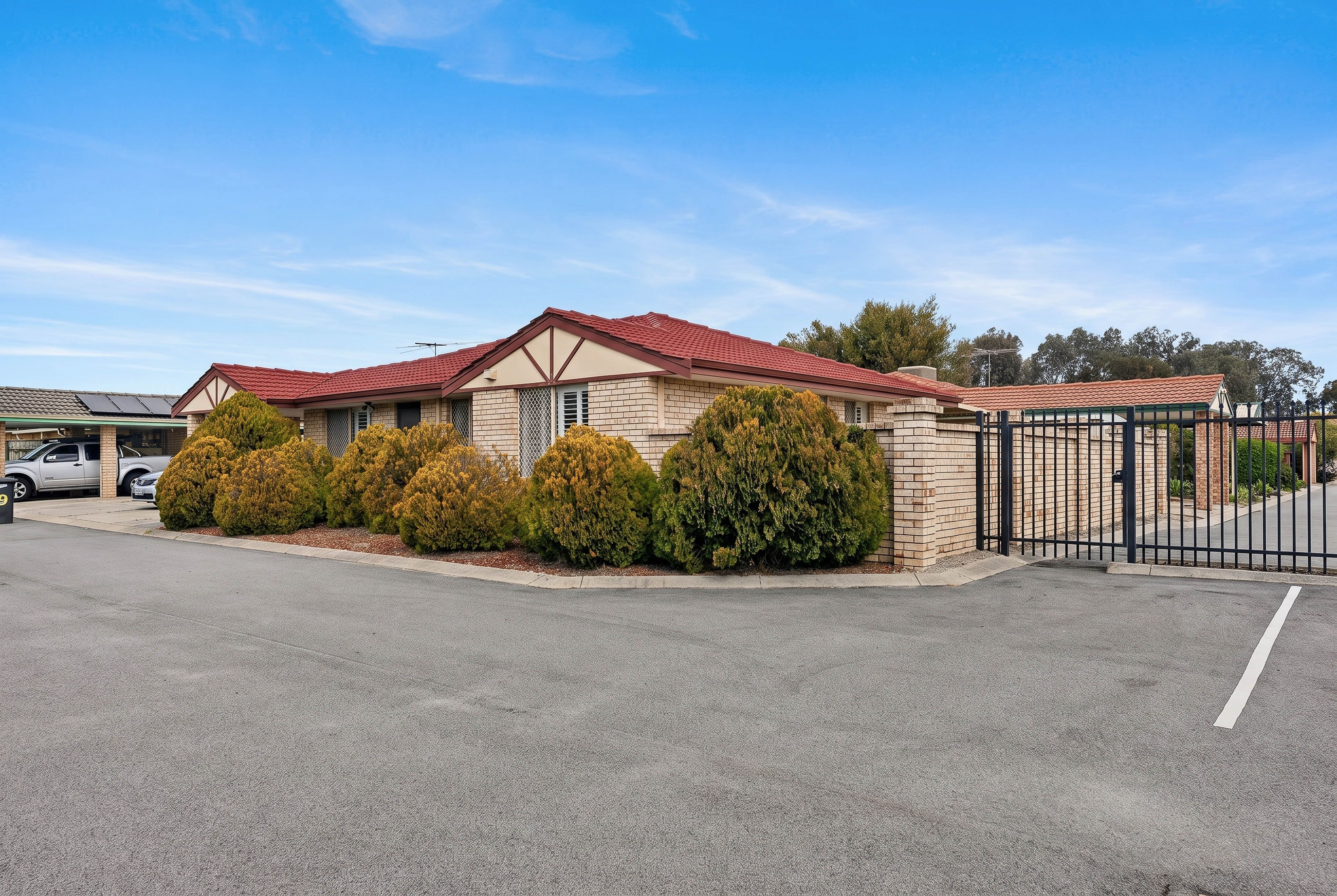 9/11 Apley Street, Maddington, WA 6109