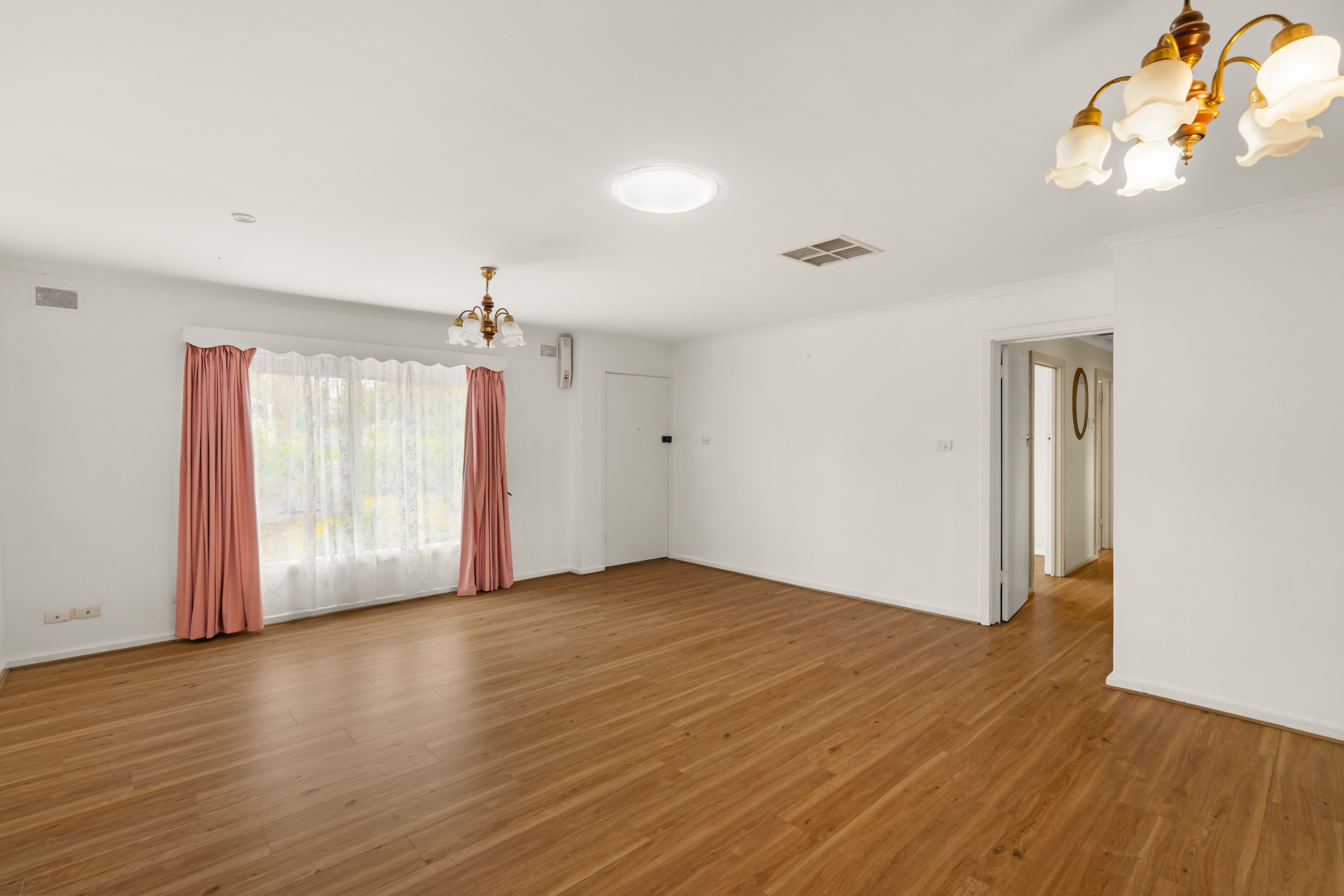 8 Verdon Drive — photo 8 of 28