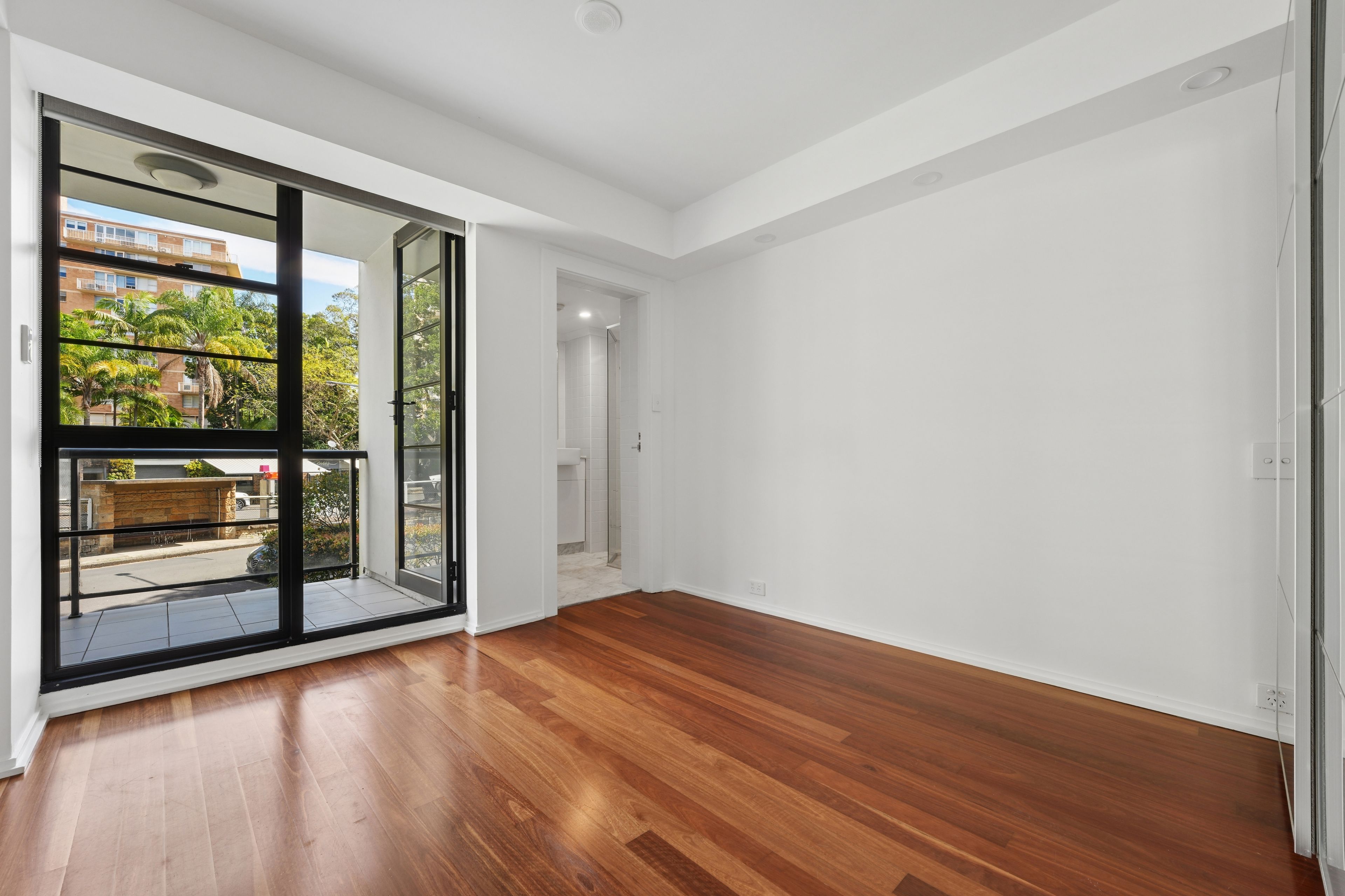 2/107 Darling Point Road — photo 4 of 11