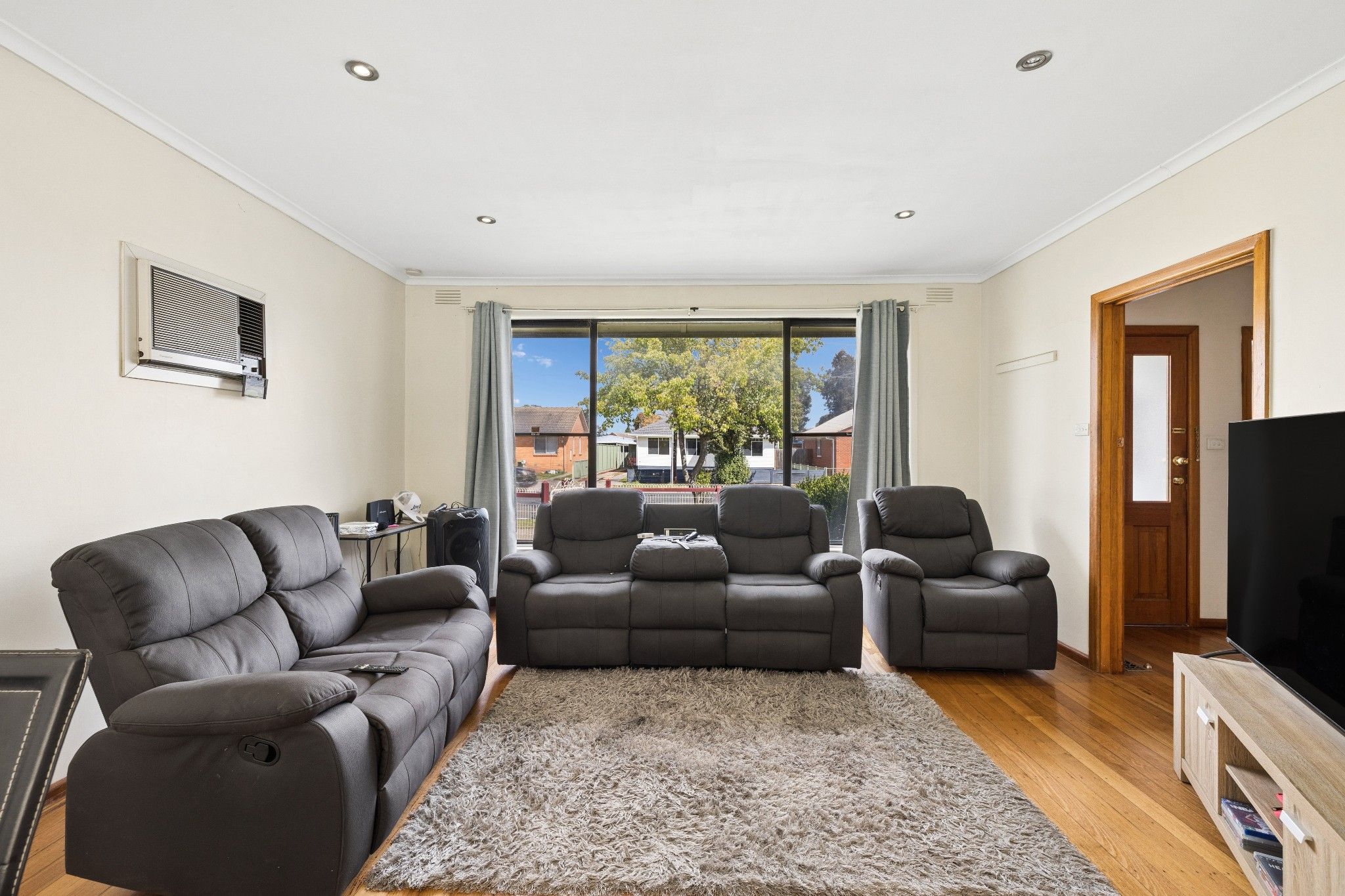 42 Centenary Crescent — photo 3 of 24
