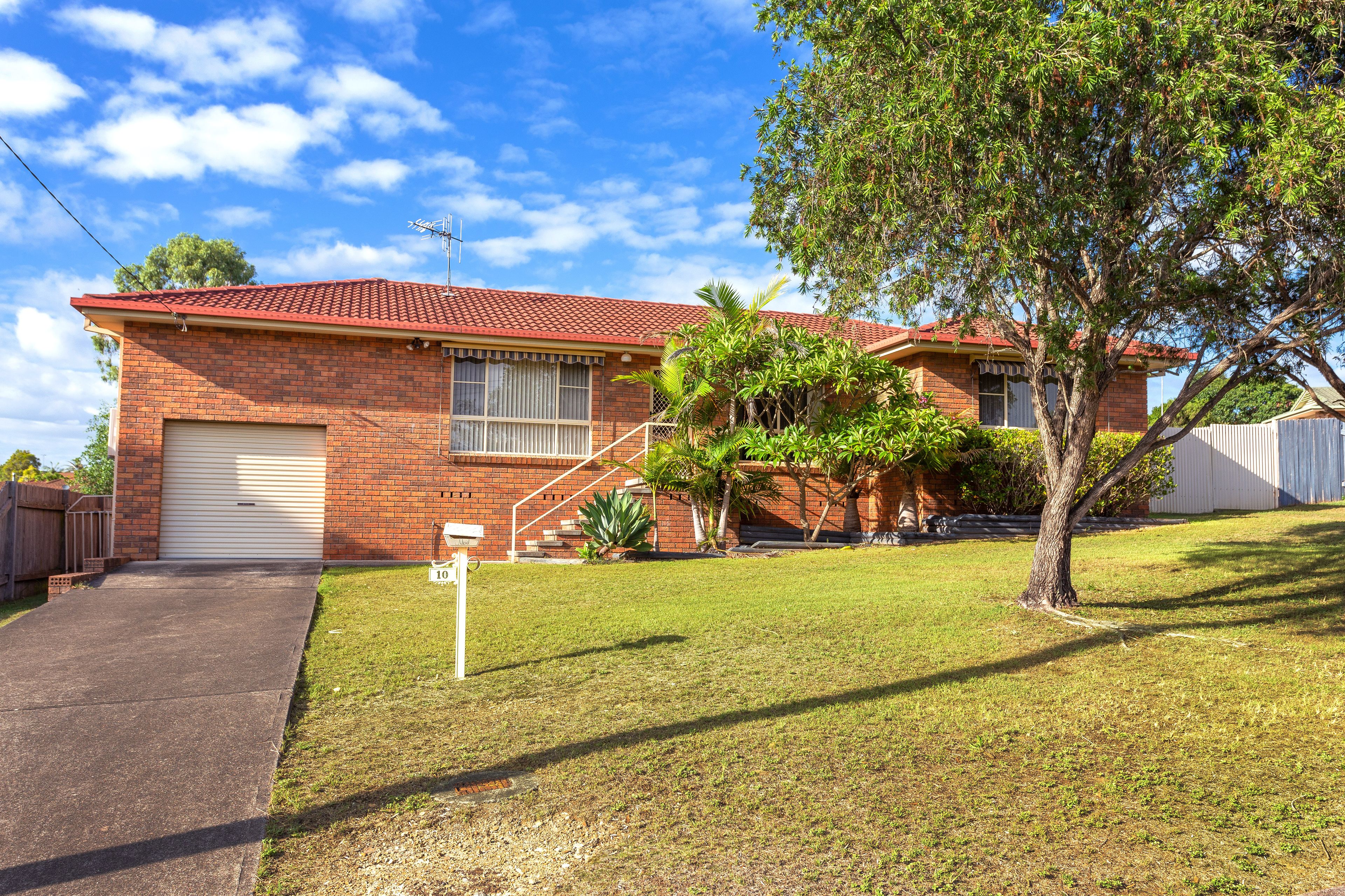 10 Sunset Avenue