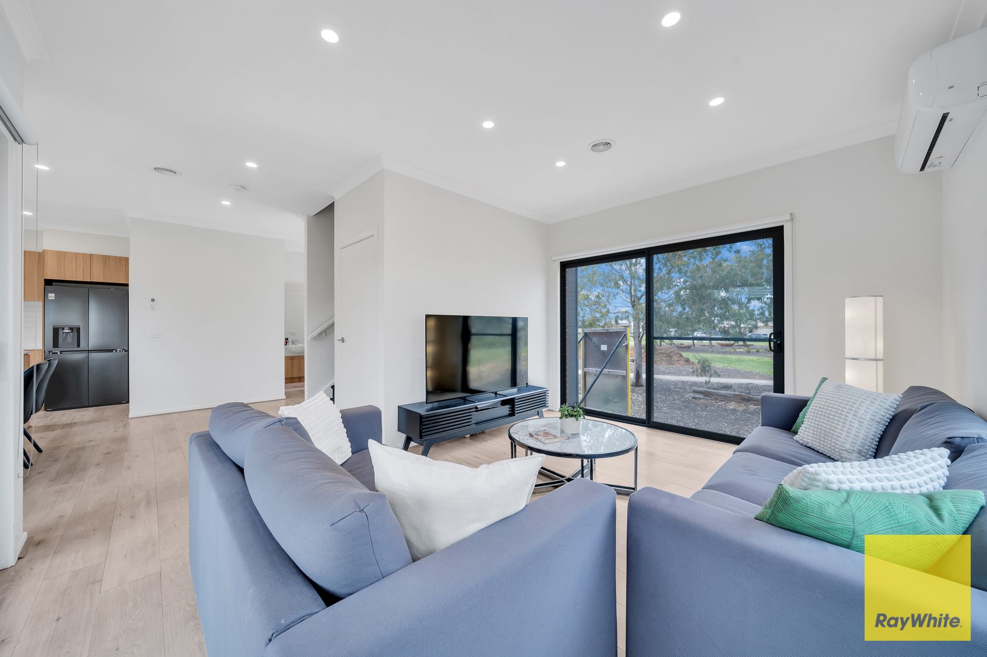 8/4 Westonbury Drive — photo 12 of 30