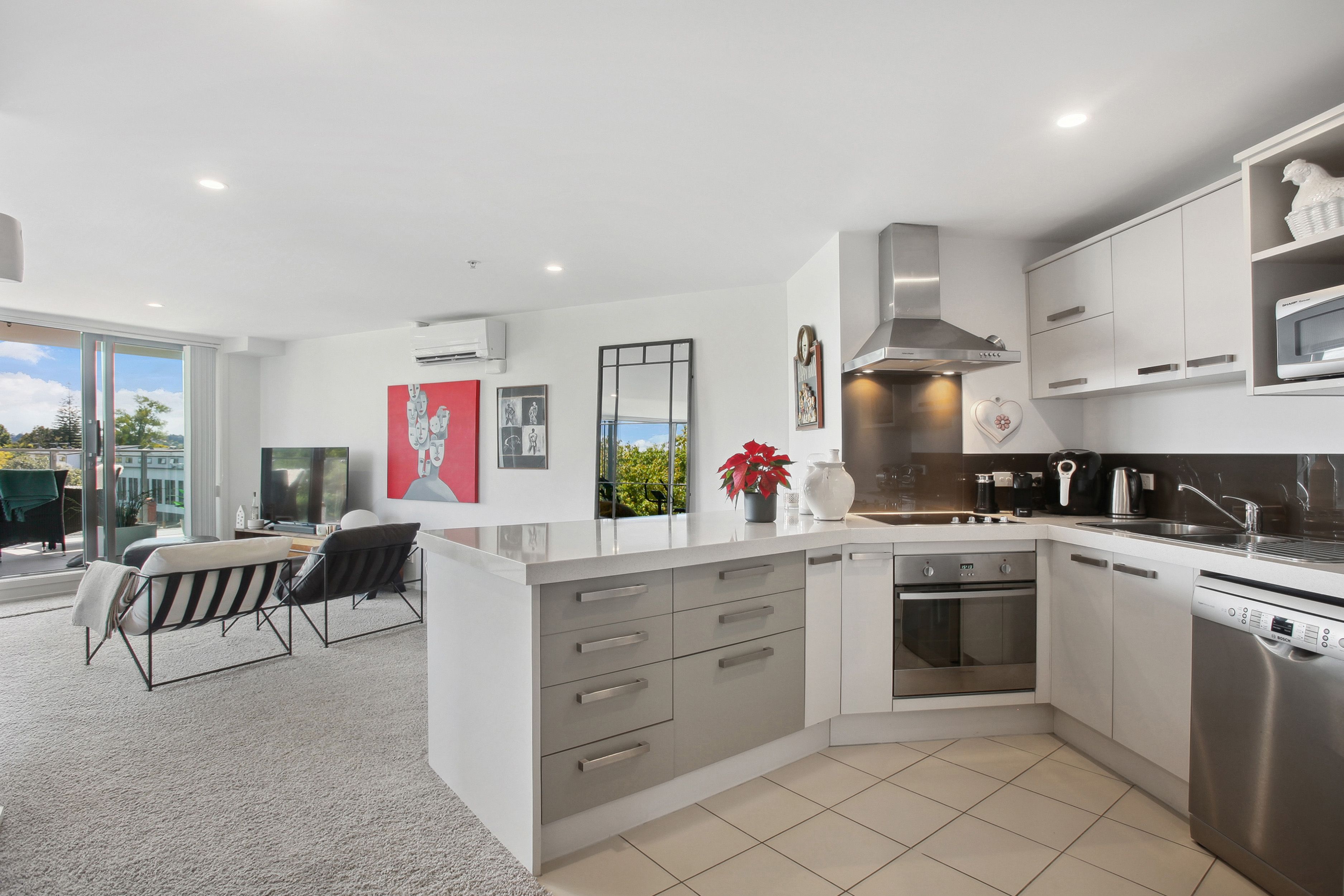 2A/84 Gunner Drive, Te Atatu Peninsula, Waitakere City