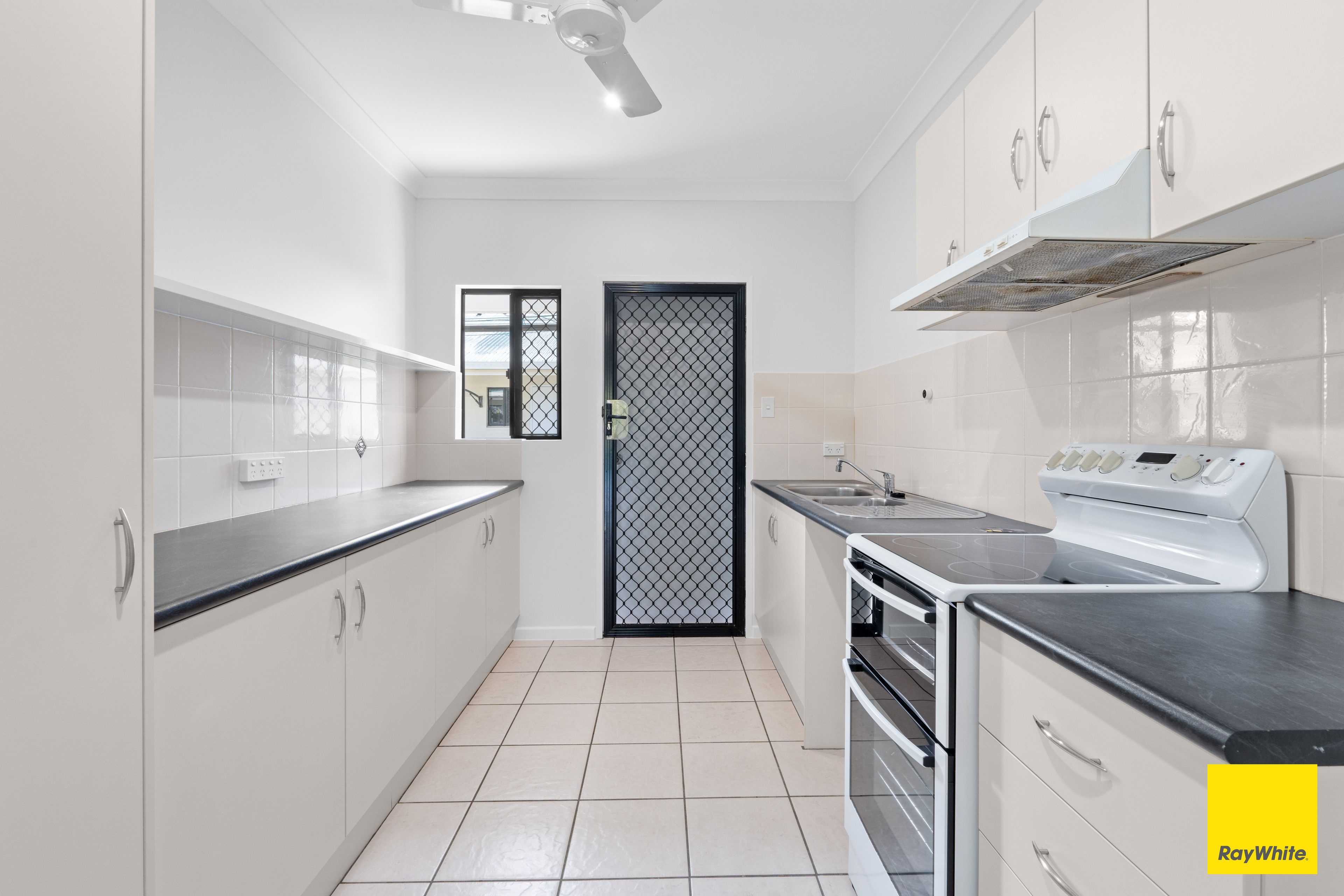 24/3-9 Stratford Parade, Stratford, QLD 4870