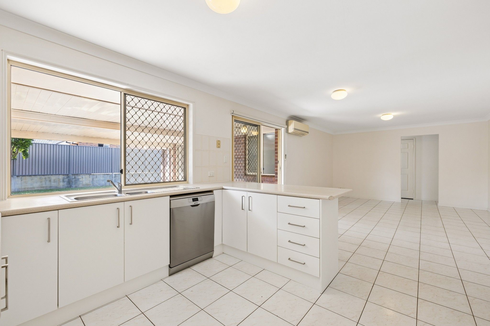 15 Rinnicrew Street — photo 13 of 19
