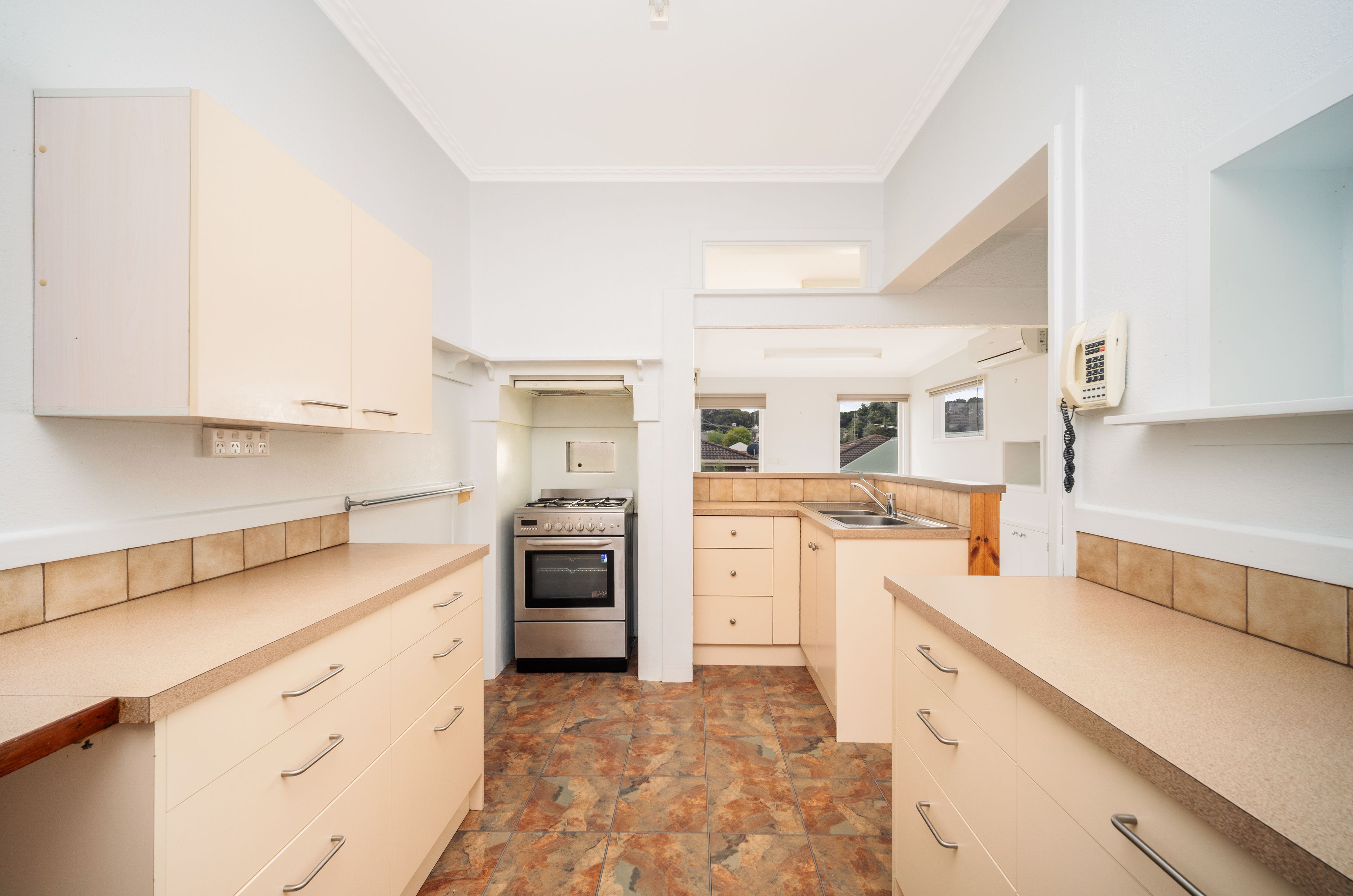 16 Jackman Avenue — photo 6 of 18