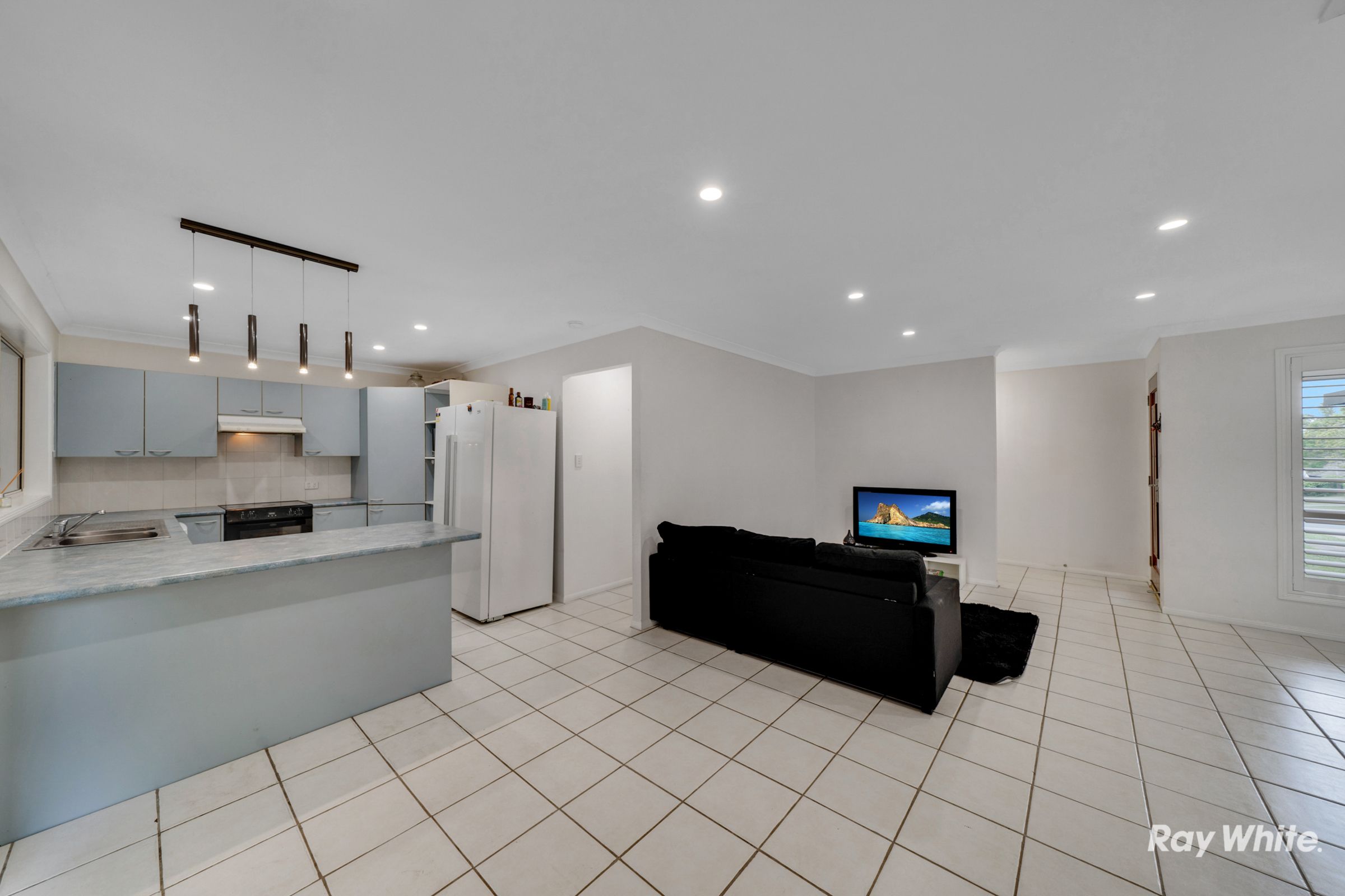 19 Sonorous Close, Regents Park, QLD 4118