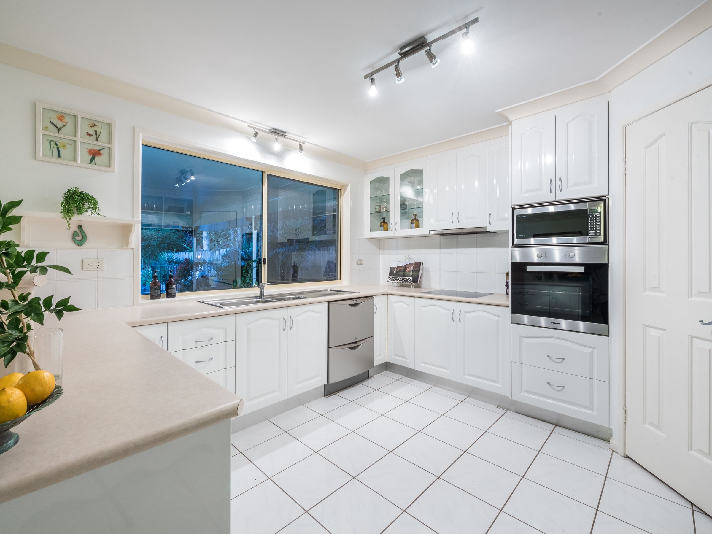 100 Greenwood Street, Wishart, QLD 4122