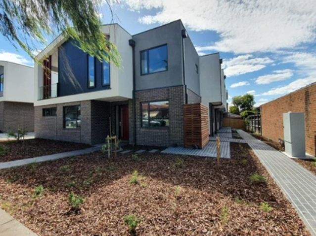 11/4-6 Luke Street — photo from Ray White Clayton