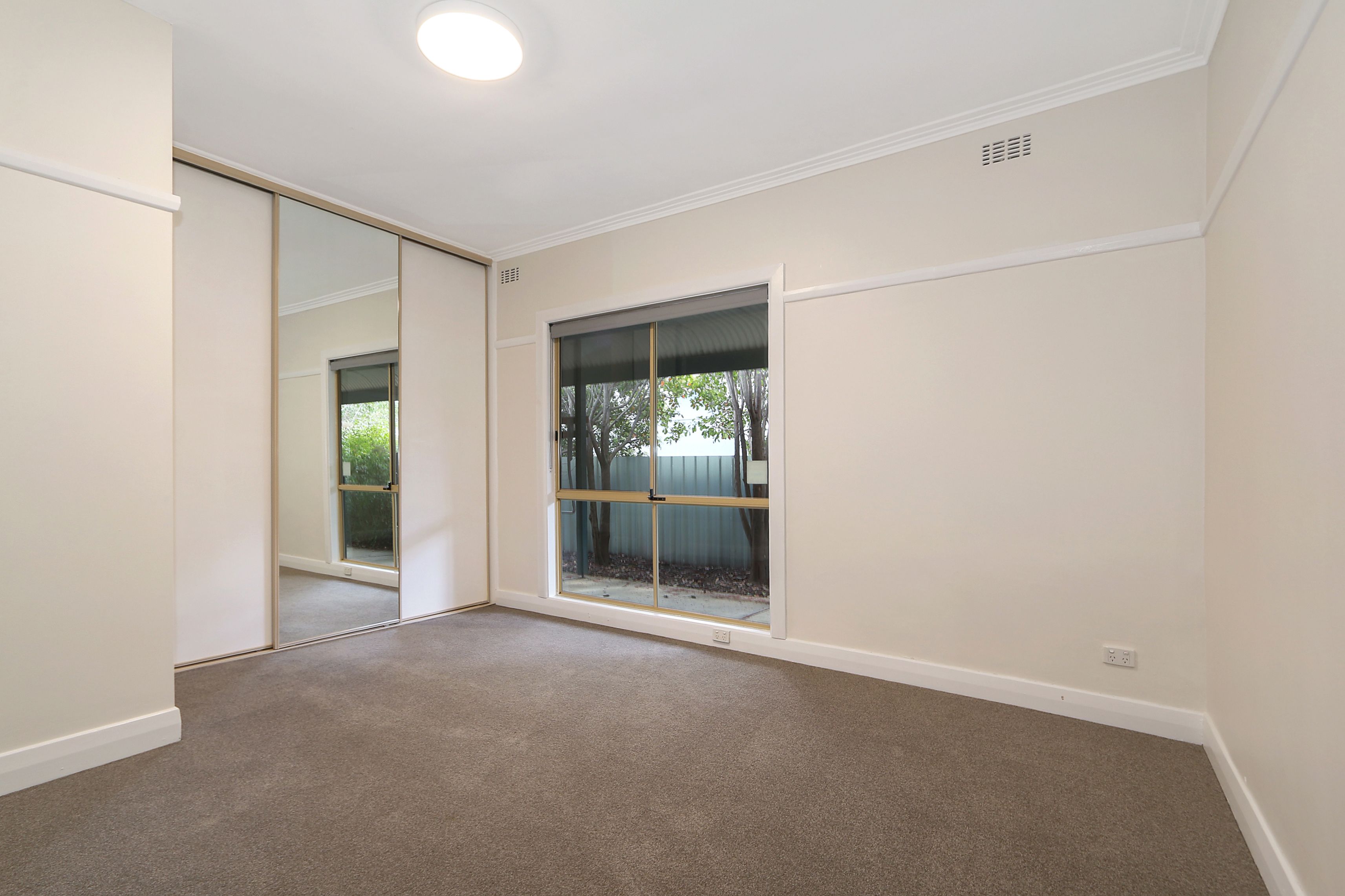 899 Mate Street — photo 3 of 10