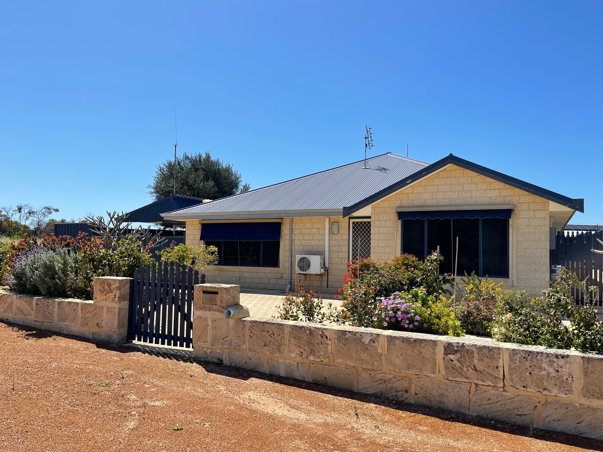 33 Premier Circle, Dongara, WA 6525