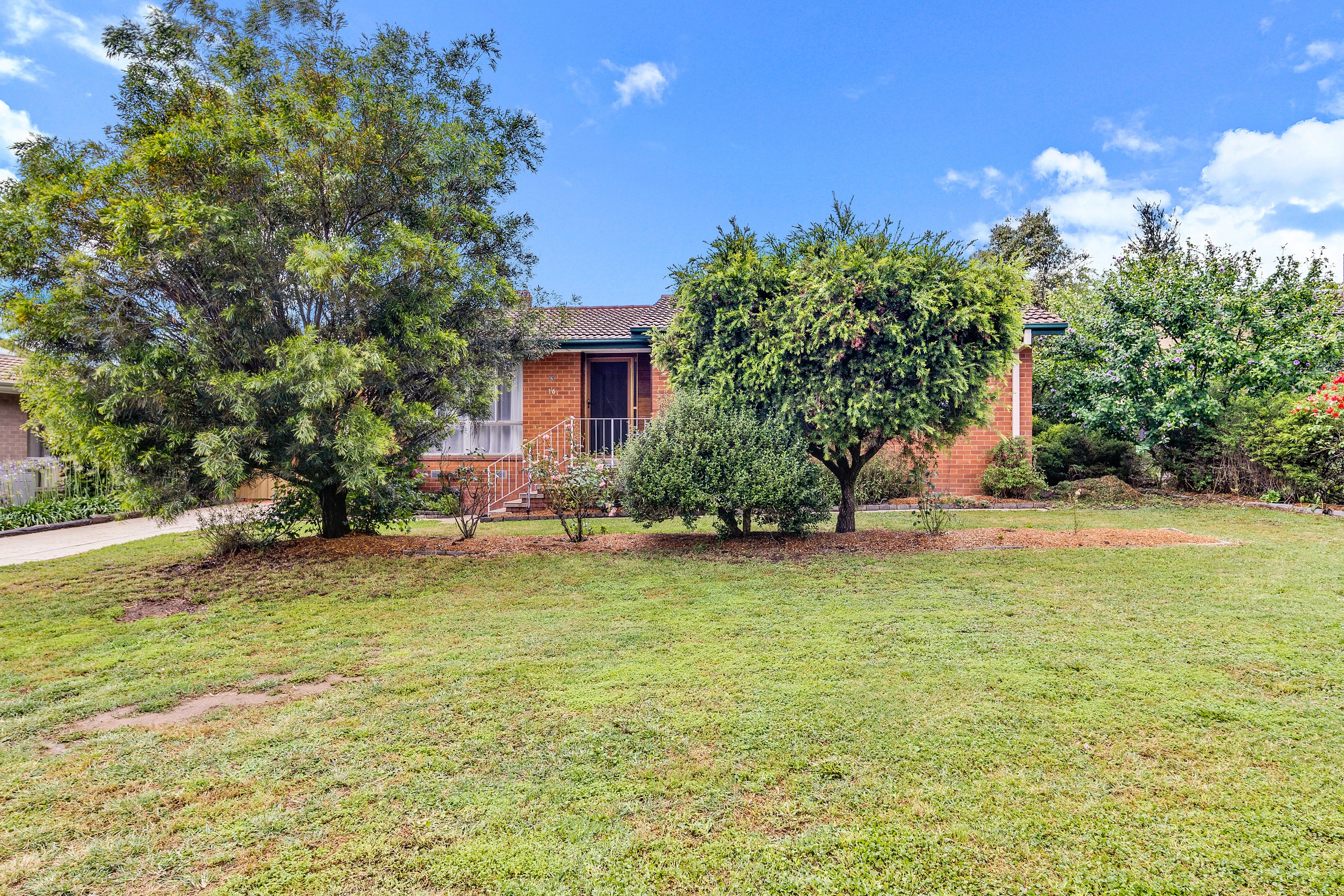 16 Newbery Crescent, Page, ACT 2614