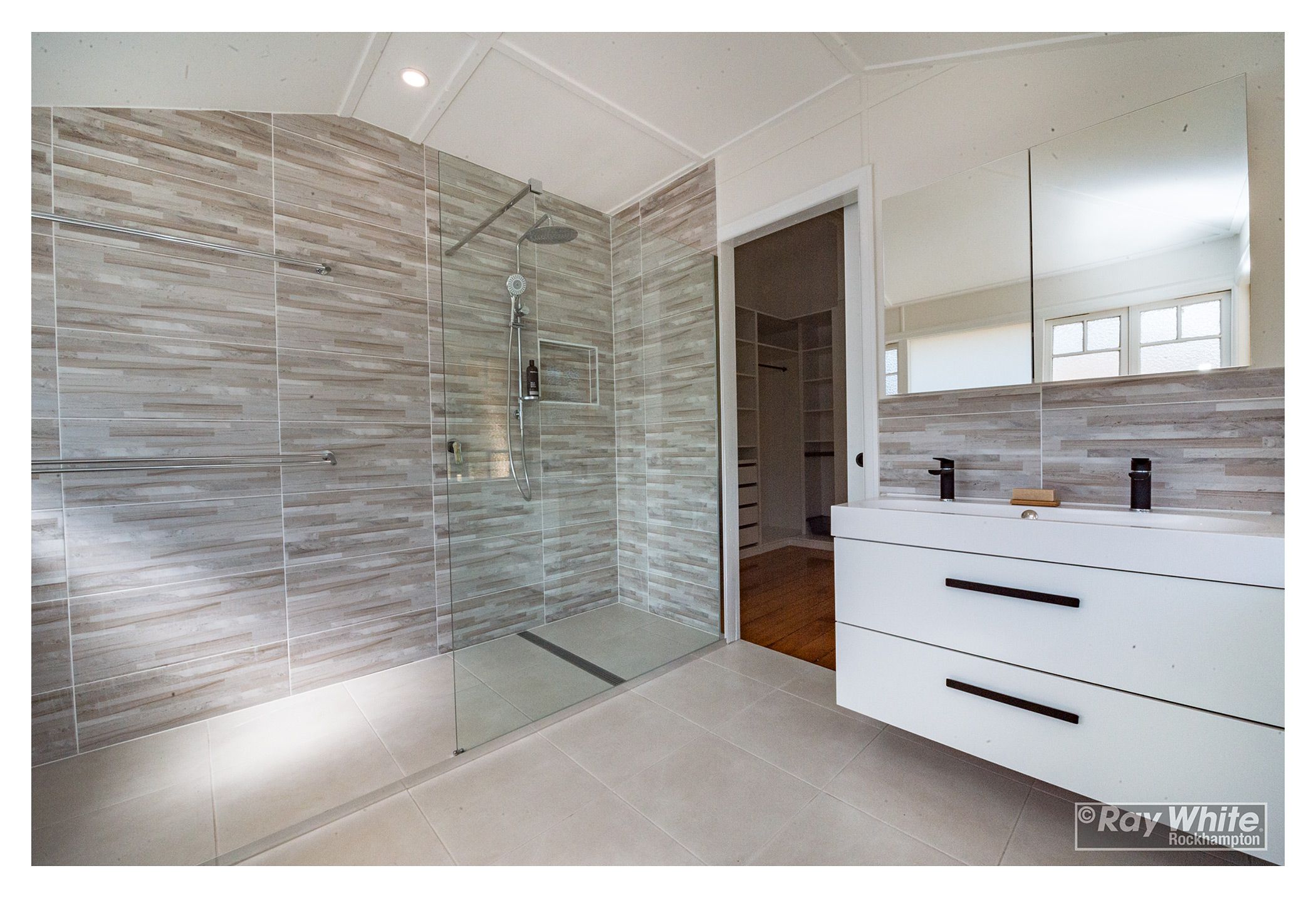 8 Brecknell Street, The Range, QLD 4700