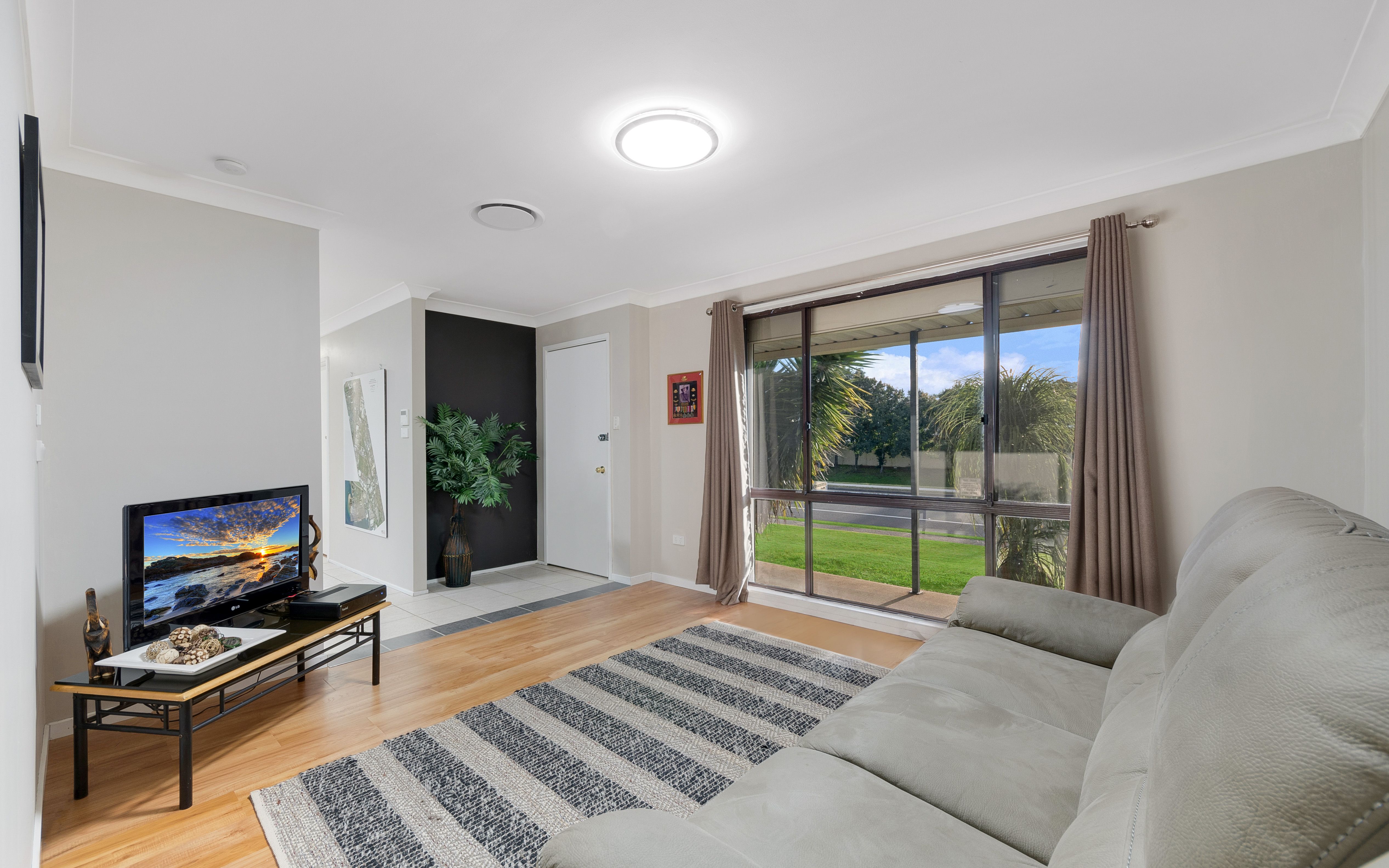 203 Copperfield Drive, Rosemeadow, NSW 2560